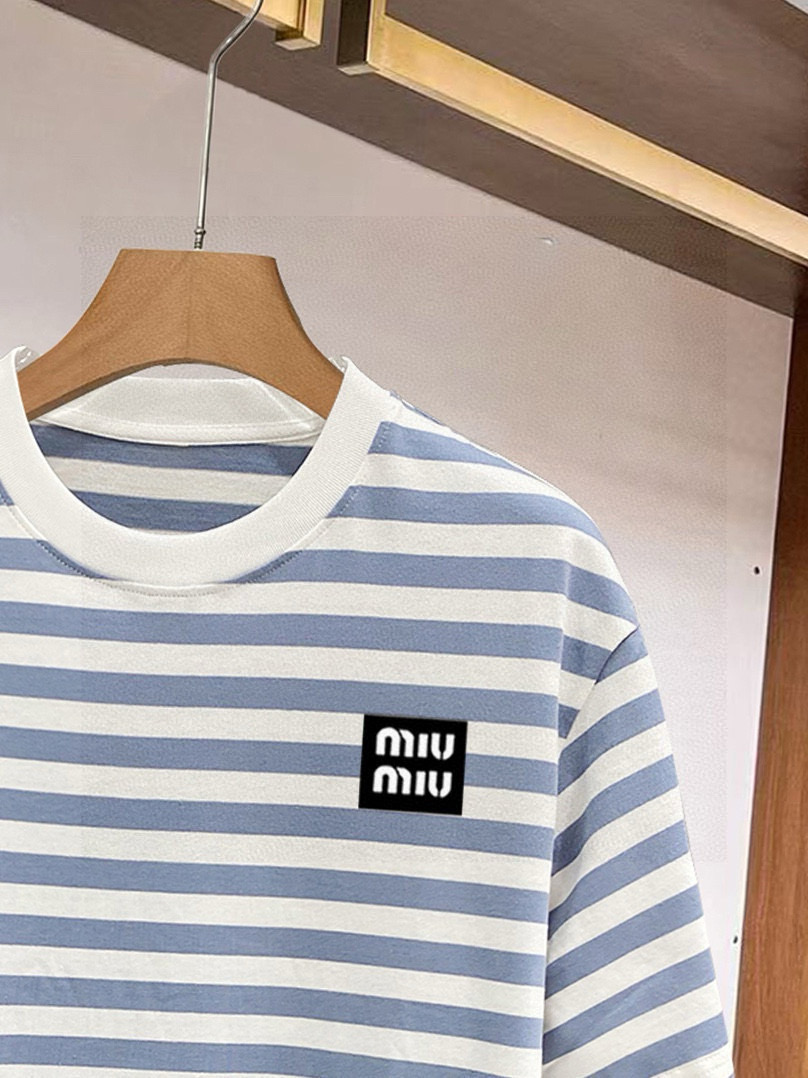 ￼ ￼    MUMU 25官网同步发售 欧美流行趋势 洗水分层工艺 洗水纯棉面料 条纹线条搭配 提升档