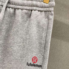     lululem 春夏新款短裤 这款极简表达现代态度。面布63.1%棉36.9聚酯倩维     lululem 春夏新款短裤 这款极简表达现代态度。面布63.1%棉36.9聚酯倩维
