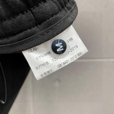     始祖鸟 春夏新款短裤 这款极简表达现代态度。面布63.1%棉36.9聚酯倩维 超薄复合     始祖鸟 春夏新款短裤 这款极简表达现代态度。面布63.1%棉36.9聚酯倩维 超薄复合