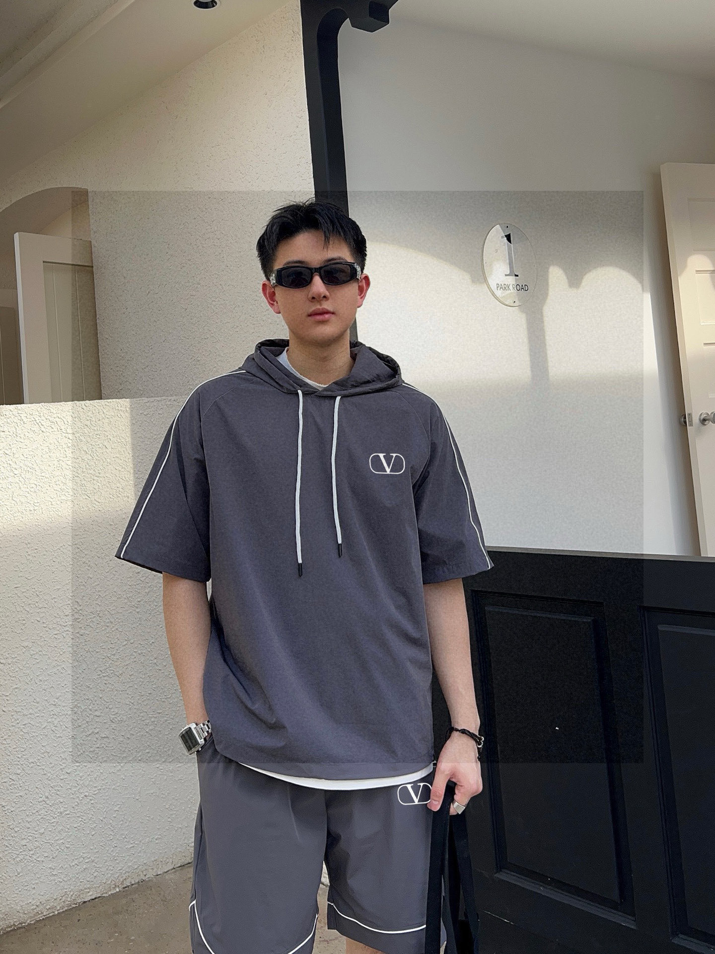 华伦天奴 官方同步更新 短袖套装 经典织带点缀 轻盈舒适透气四面弹面料 冰凉冰凉 夏天一定要来一套 必备