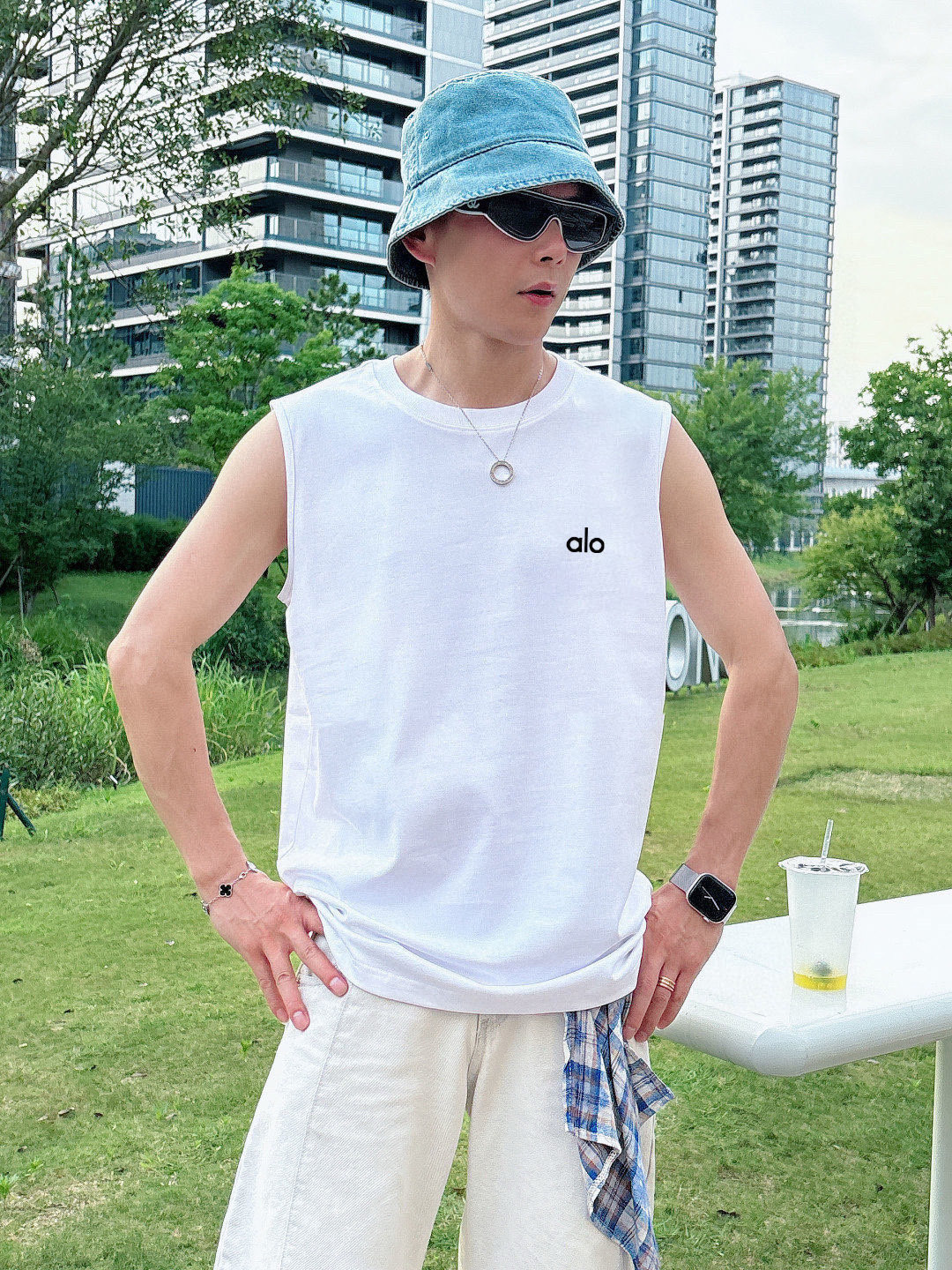 alo 官网最新上架 背心夏日必备单品 很显身材的一款 重工印花图案 简约大气 M-XXL （下单提供身