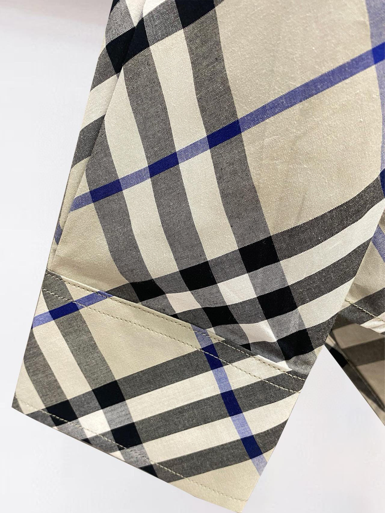 巴宝莉 Burberry 斜格纹棉质BUR王牌渠道，官网售价五千，一经发售已准备售罄！新配色标志性格纹，
