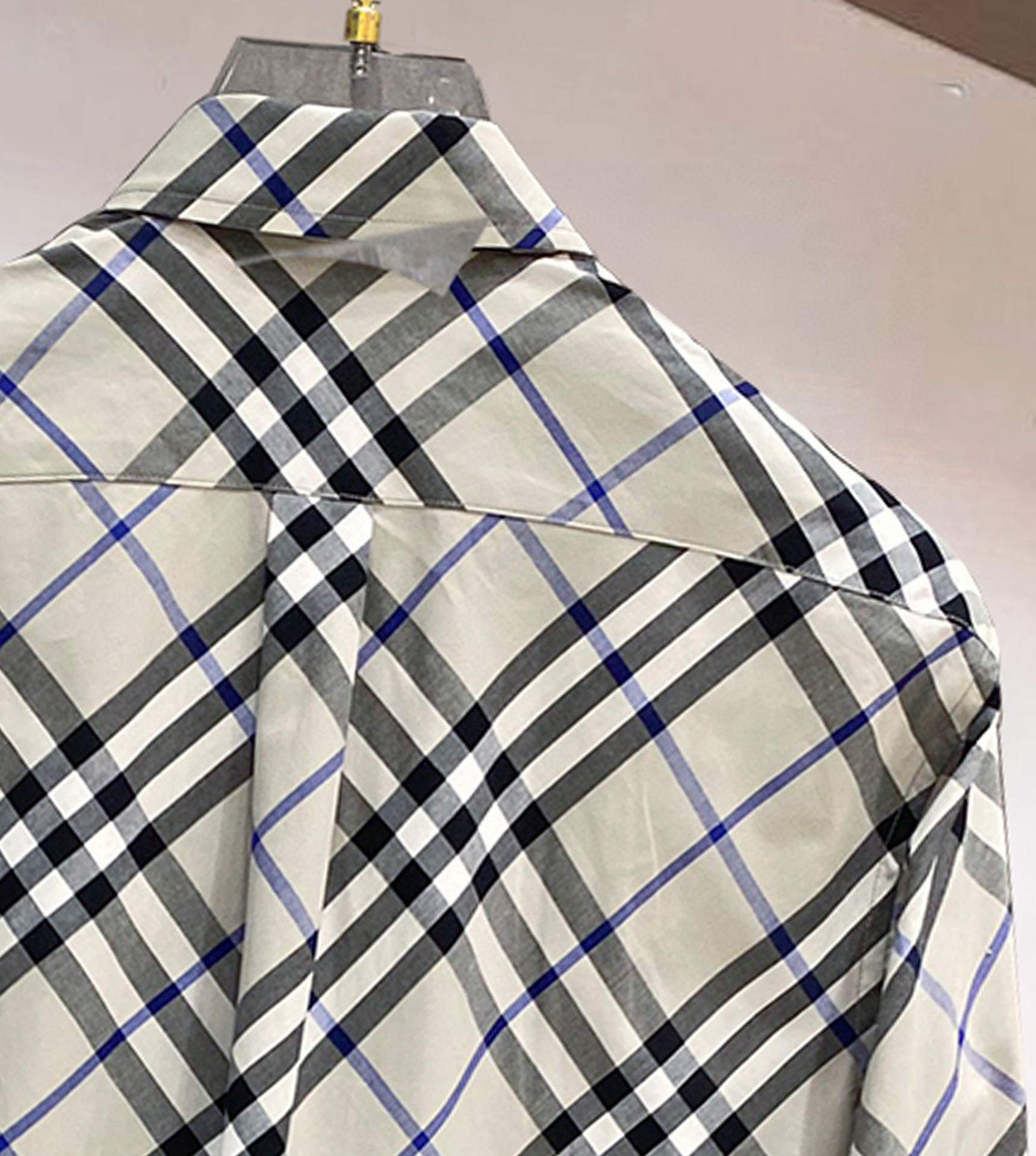 巴宝莉 Burberry 斜格纹棉质BUR王牌渠道，官网售价五千，一经发售已准备售罄！新配色标志性格纹，
