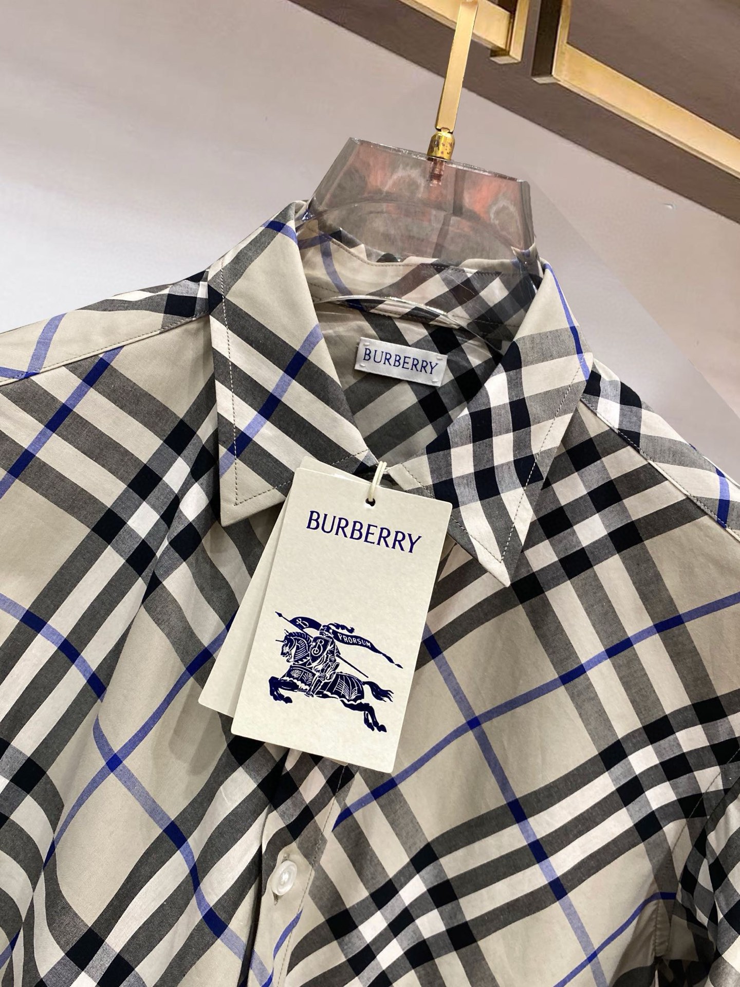 巴宝莉 Burberry 斜格纹棉质BUR王牌渠道，官网售价五千，一经发售已准备售罄！新配色标志性格纹，