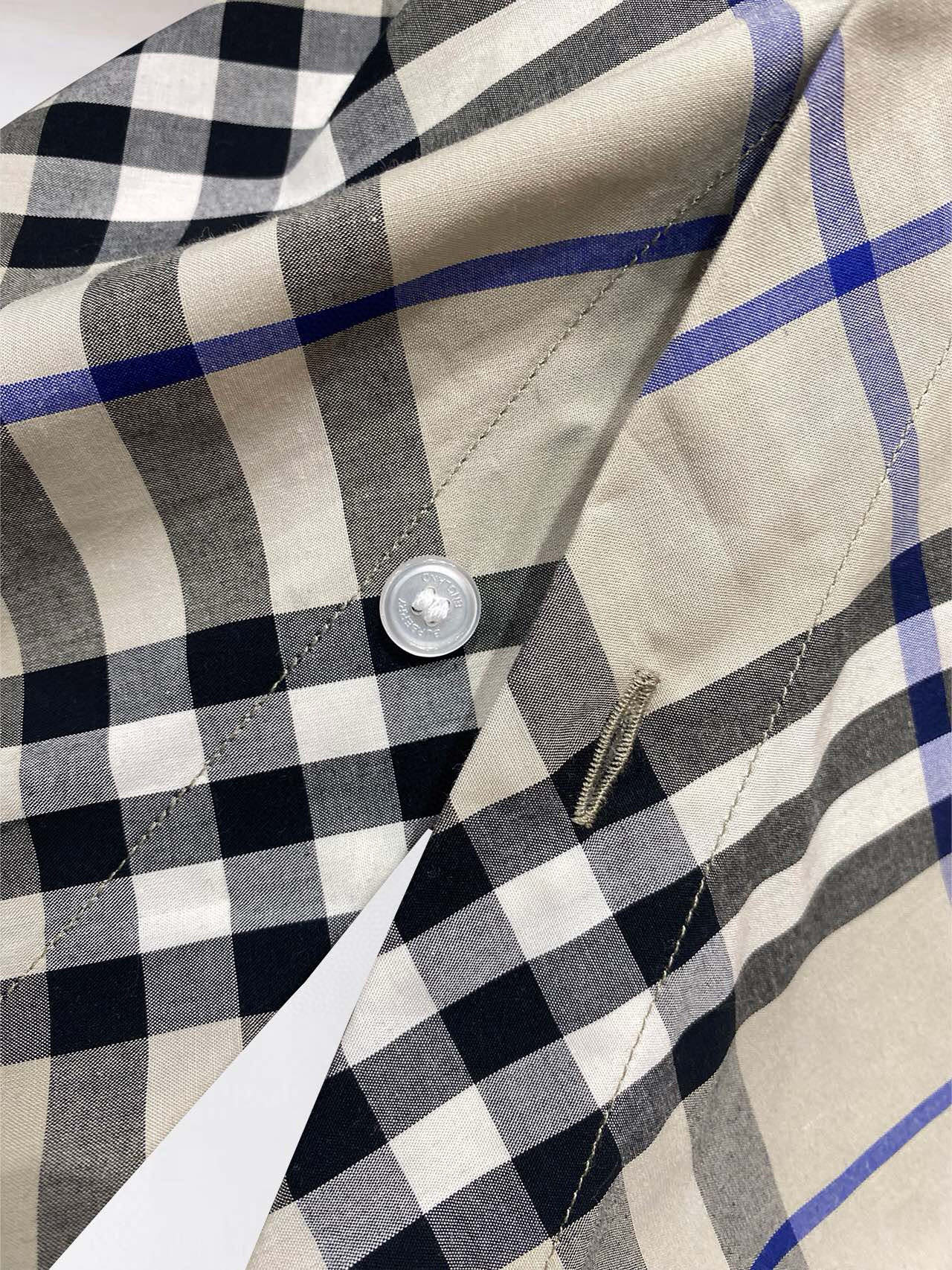巴宝莉 Burberry 斜格纹棉质BUR王牌渠道，官网售价五千，一经发售已准备售罄！新配色标志性格纹，