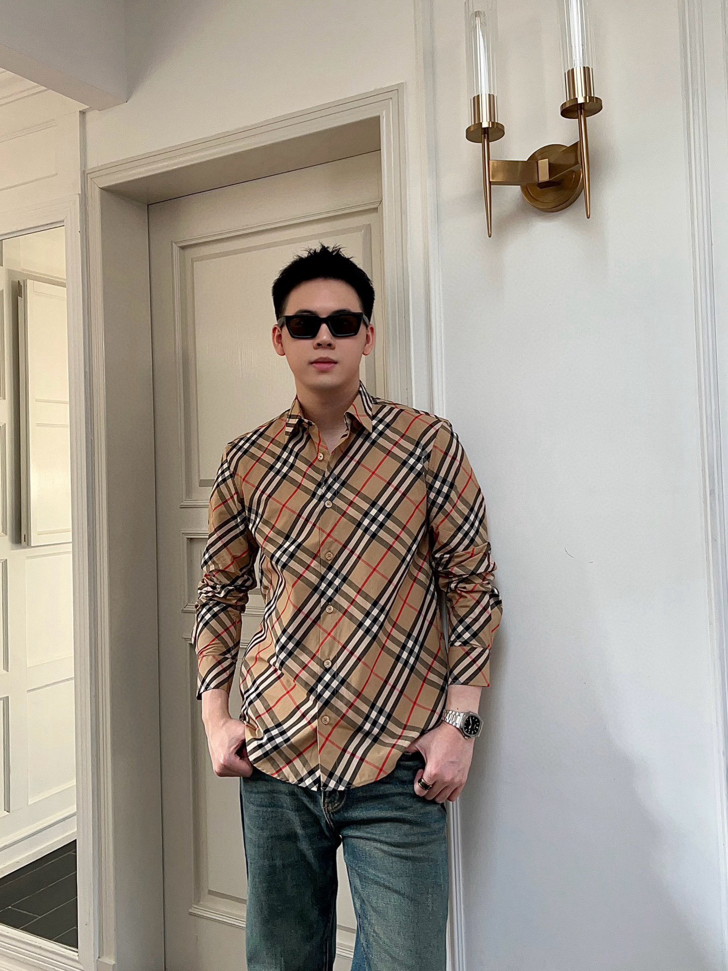 ￼  巴宝莉 Burberry 织带拼接格纹棉质BUR王牌渠道，官网售价五千，一经发售已准备售罄！新配色