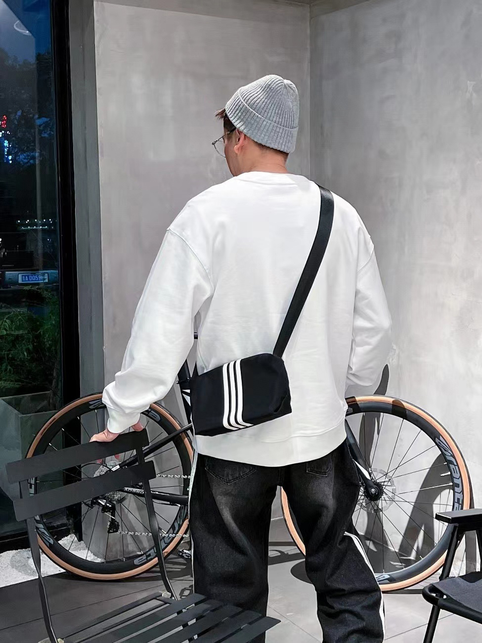 ￼ ￼ ￼ ￼ 普拉达 官网 新款字母印花双层重工字母图案不管是T桖还是卫衣都是每年的爆款单品 前幅大面