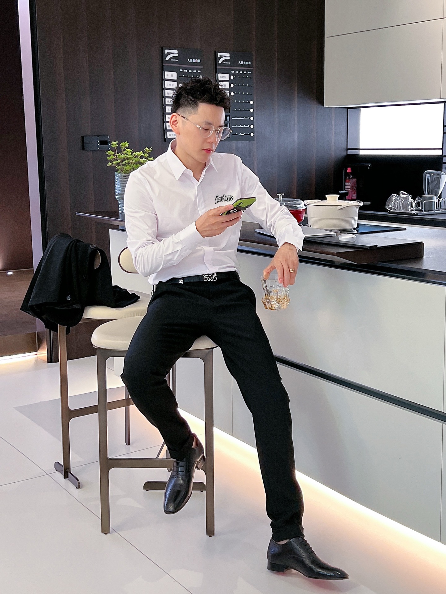 ￼ ￼ ￼ ￼ 巴宝莉 专柜最新款男士必备款长袖衬衫，100%天然棉，舒服透气，原单狠货，原版面料，柔软