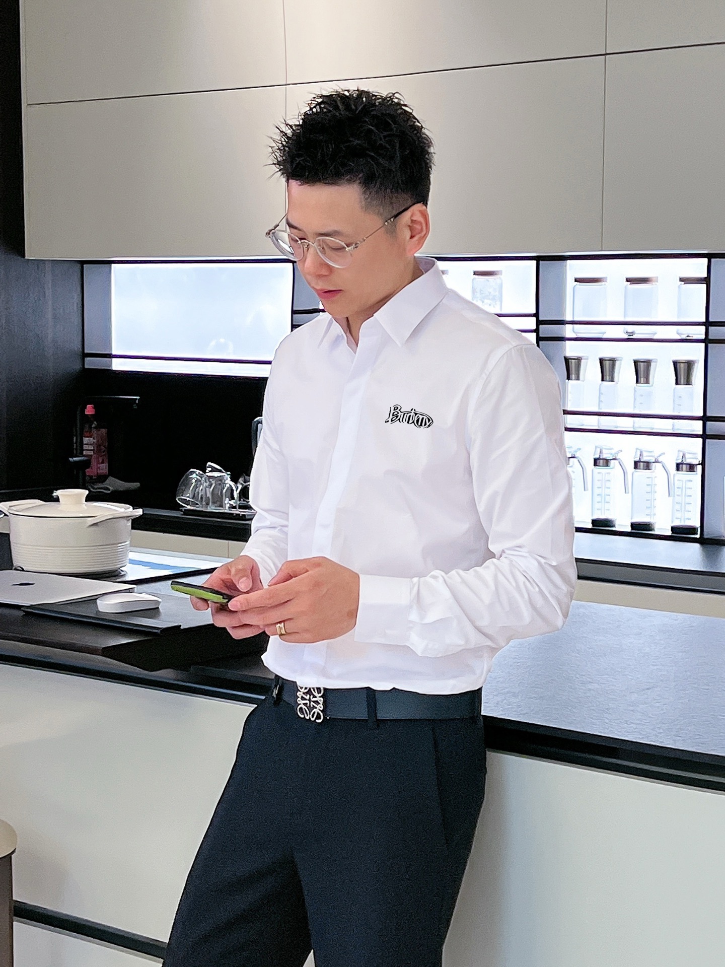 ￼ ￼ ￼ ￼ 巴宝莉 专柜最新款男士必备款长袖衬衫，100%天然棉，舒服透气，原单狠货，原版面料，柔软