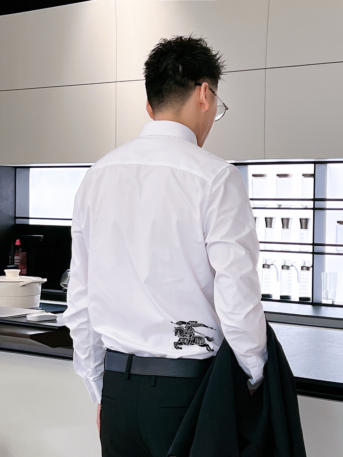 ￼ ￼ ￼ ￼ 巴宝莉 专柜最新款男士必备款长袖衬衫，100%天然棉，舒服透气，原单狠货，原版面料，柔软