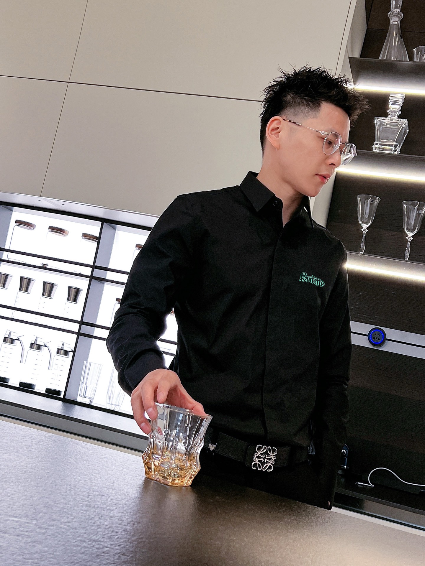 ￼ ￼ ￼ ￼ 巴宝莉 专柜最新款男士必备款长袖衬衫，100%天然棉，舒服透气，原单狠货，原版面料，柔软