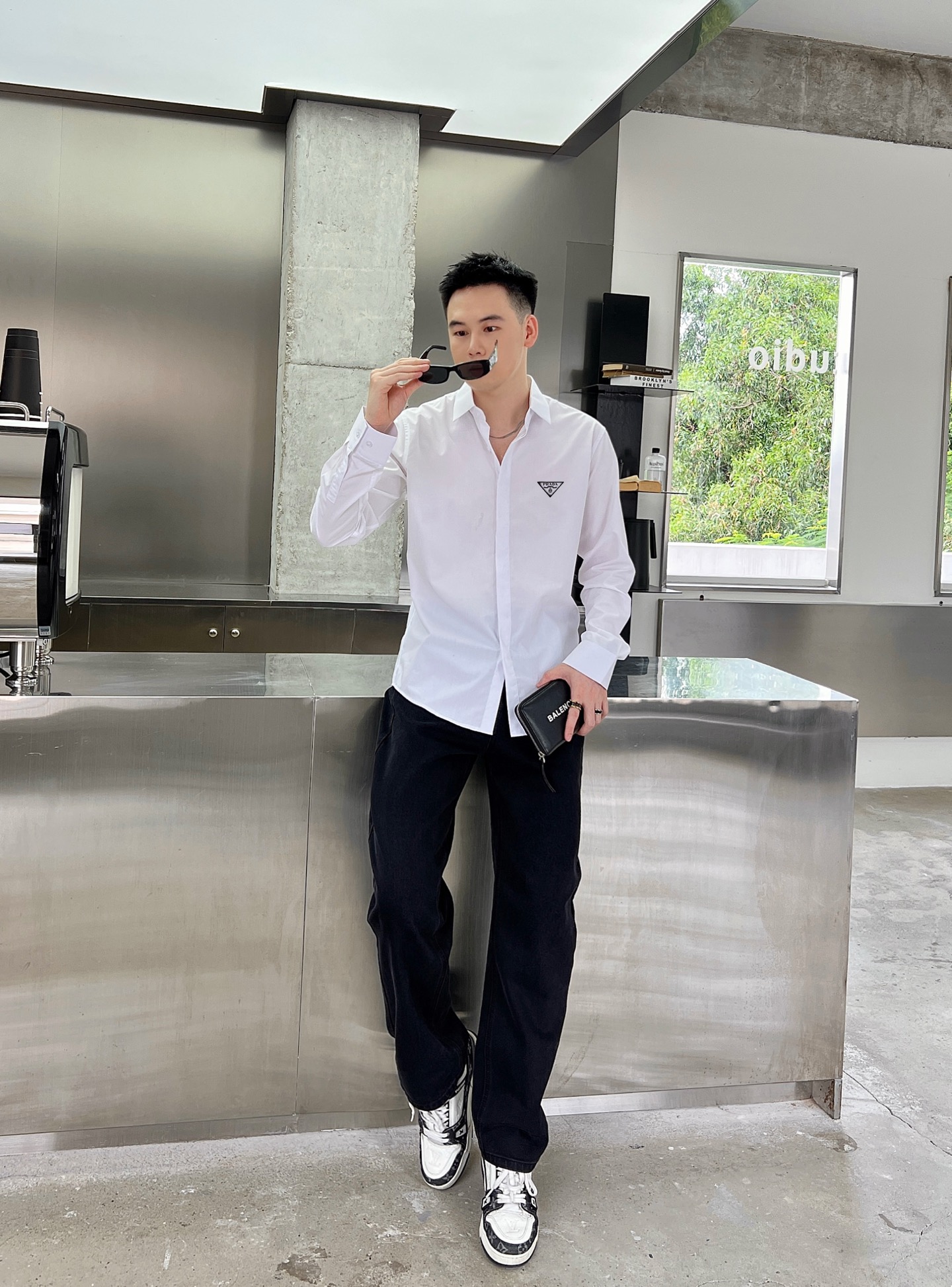 ￼ ￼ ￼ ￼ 普拉达 专柜最新款男士必备款长袖衬衫，100%天然棉，舒服透气，原单狠货，原版面料，柔软