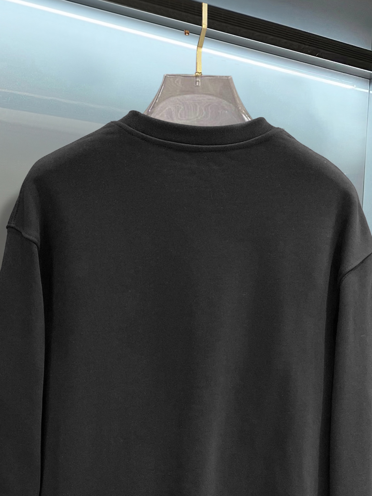 ￼ ￼ ￼ ￼ 香奈儿 官网 新款字母印花双层重工字母图案不管是T桖还是卫衣都是每年的爆款单品 前幅大面