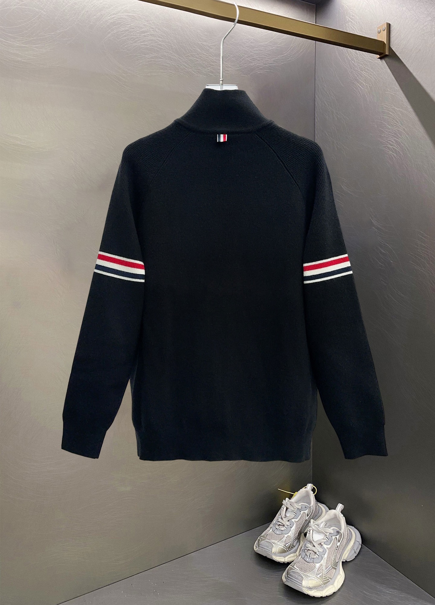 ￼ 汤姆布朗 2025ss秋冬大爆款精品针织羊毛开衫外套，定制高品质聚酯纤维面料！顶级时尚大牌元素log