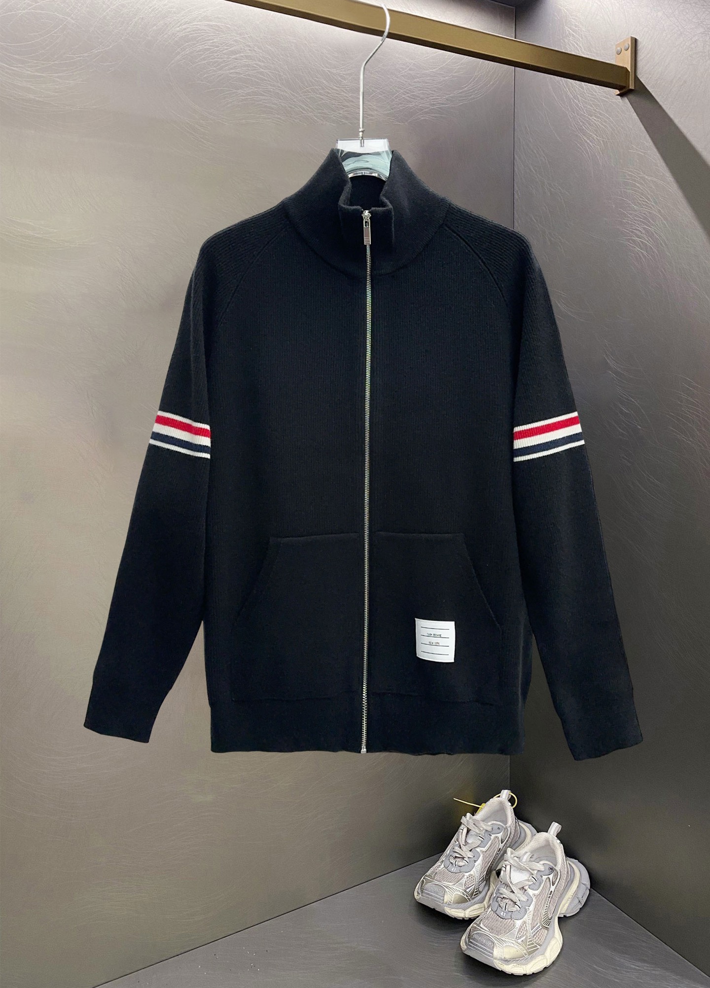 ￼ 汤姆布朗 2025ss秋冬大爆款精品针织羊毛开衫外套，定制高品质聚酯纤维面料！顶级时尚大牌元素log