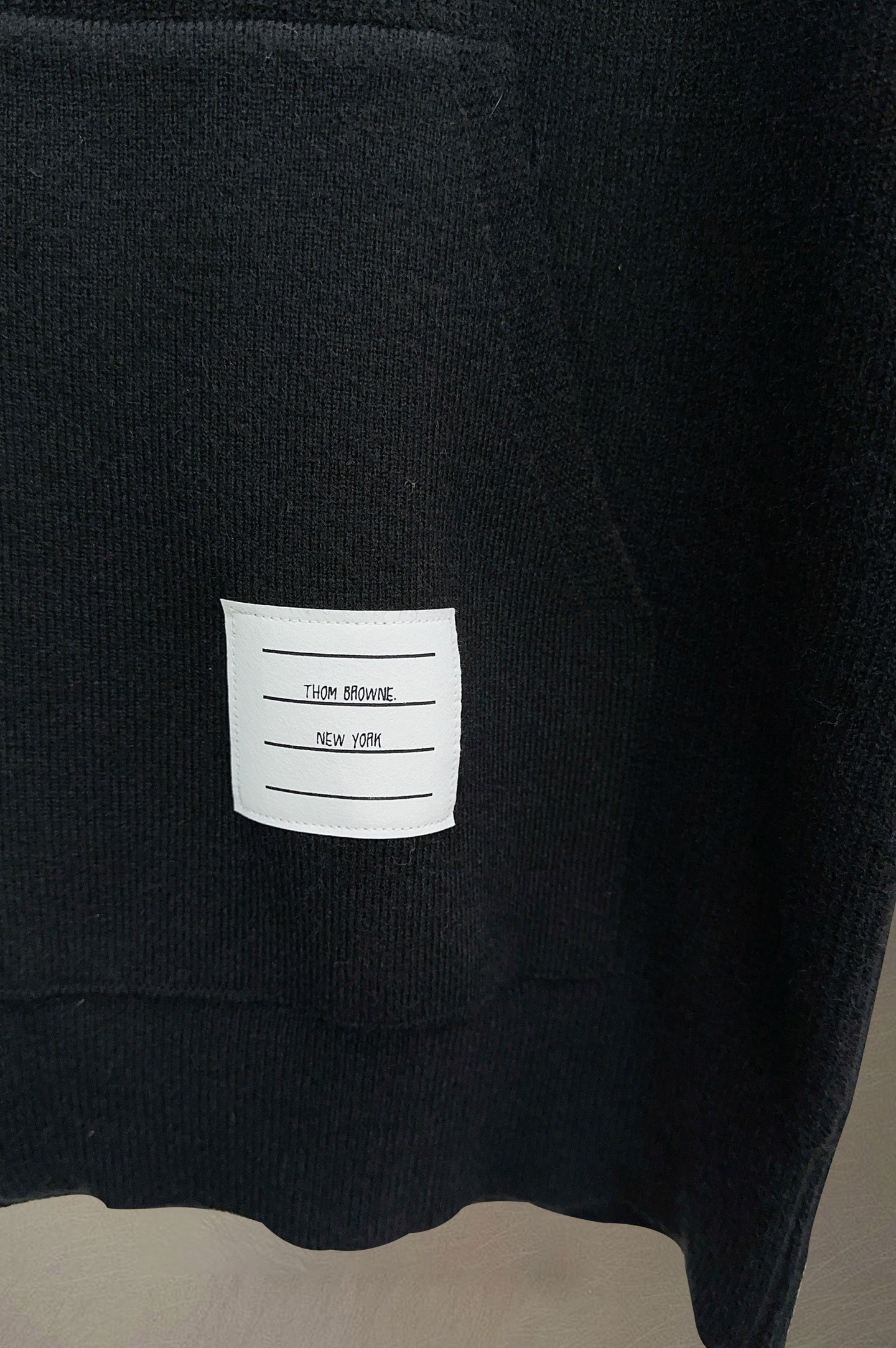 ￼ 汤姆布朗 2025ss秋冬大爆款精品针织羊毛开衫外套，定制高品质聚酯纤维面料！顶级时尚大牌元素log