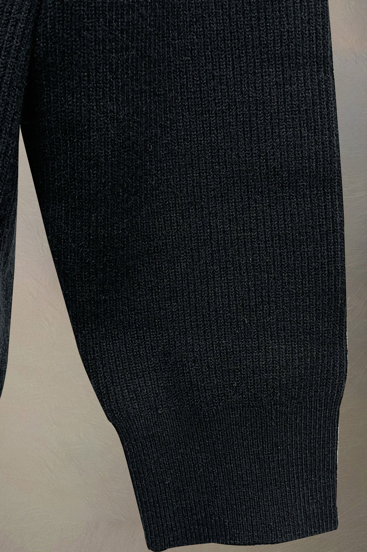 ￼ 汤姆布朗 2025ss秋冬大爆款精品针织羊毛开衫外套，定制高品质聚酯纤维面料！顶级时尚大牌元素log