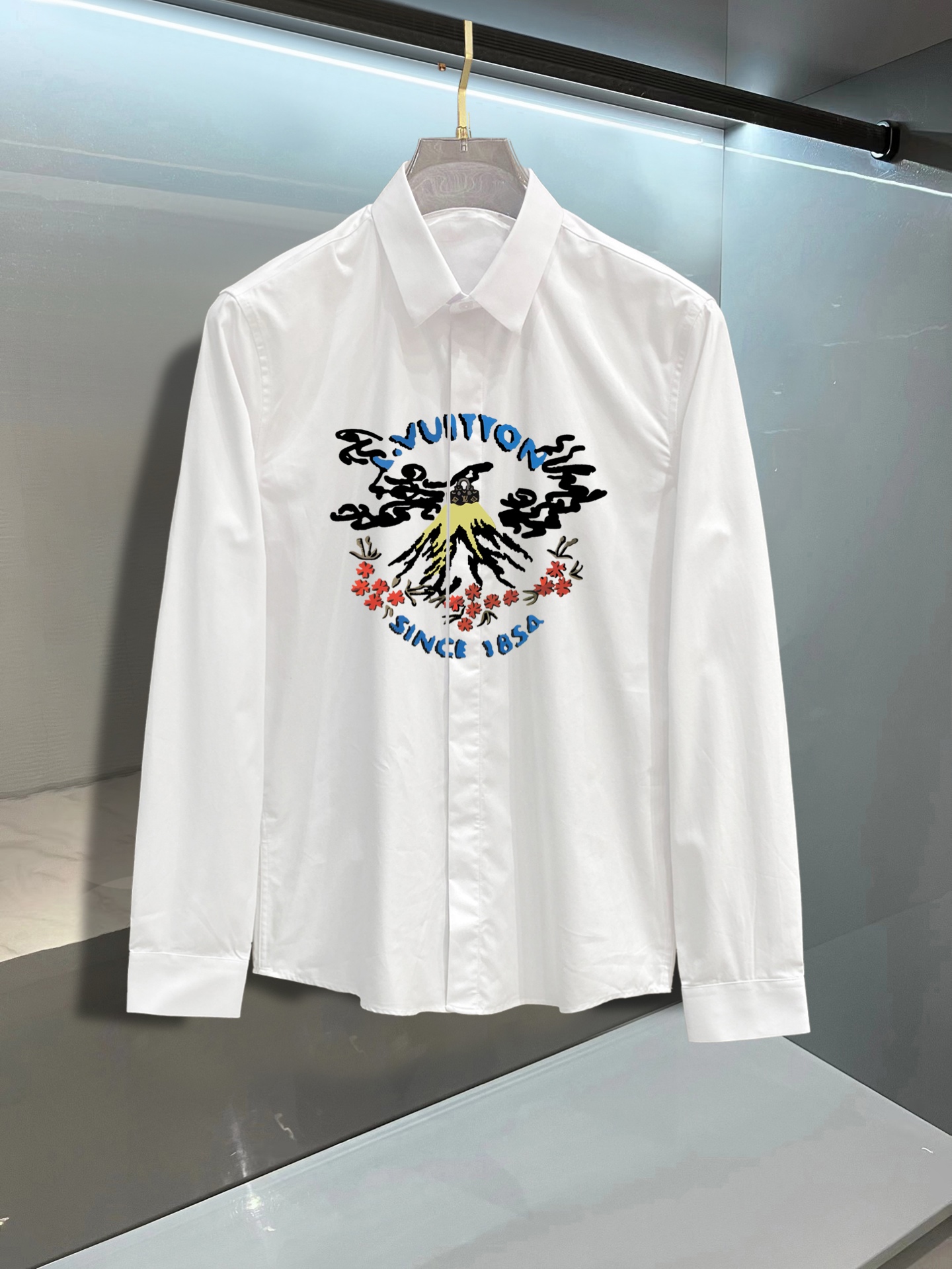 ￼ ￼ ￼ ￼ 路易威登 专柜最新款男士必备款长袖衬衫，100%天然棉，舒服透气，原单狠货，原版面料，柔