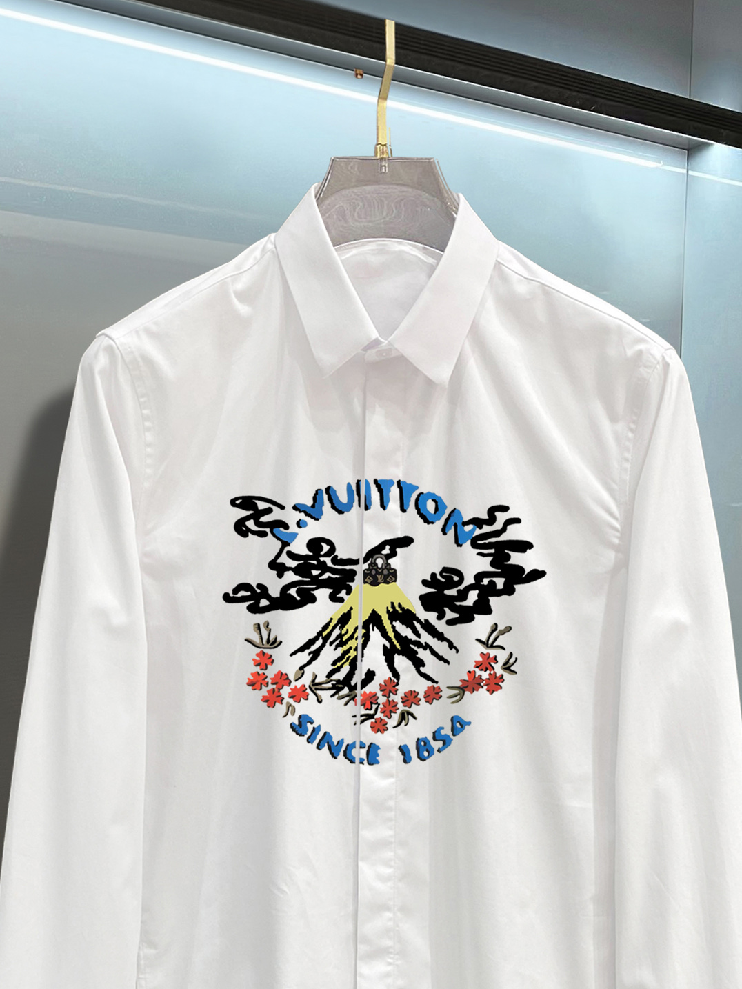 ￼ ￼ ￼ ￼ 路易威登 专柜最新款男士必备款长袖衬衫，100%天然棉，舒服透气，原单狠货，原版面料，柔
