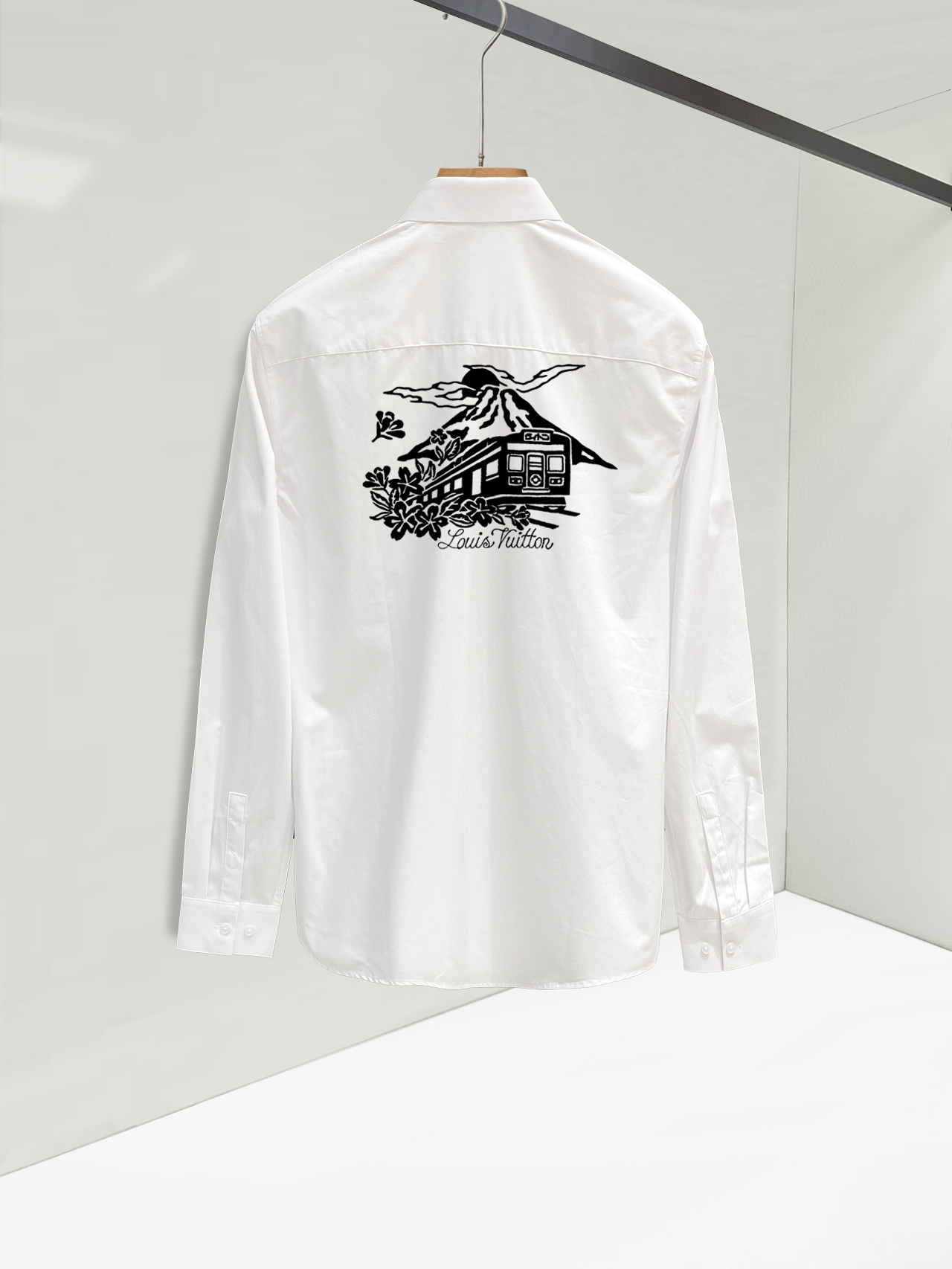 ￼ ￼ ￼ ￼ 路易威登 专柜最新款男士必备款长袖衬衫，100%天然棉，舒服透气，原单狠货，原版面料，柔