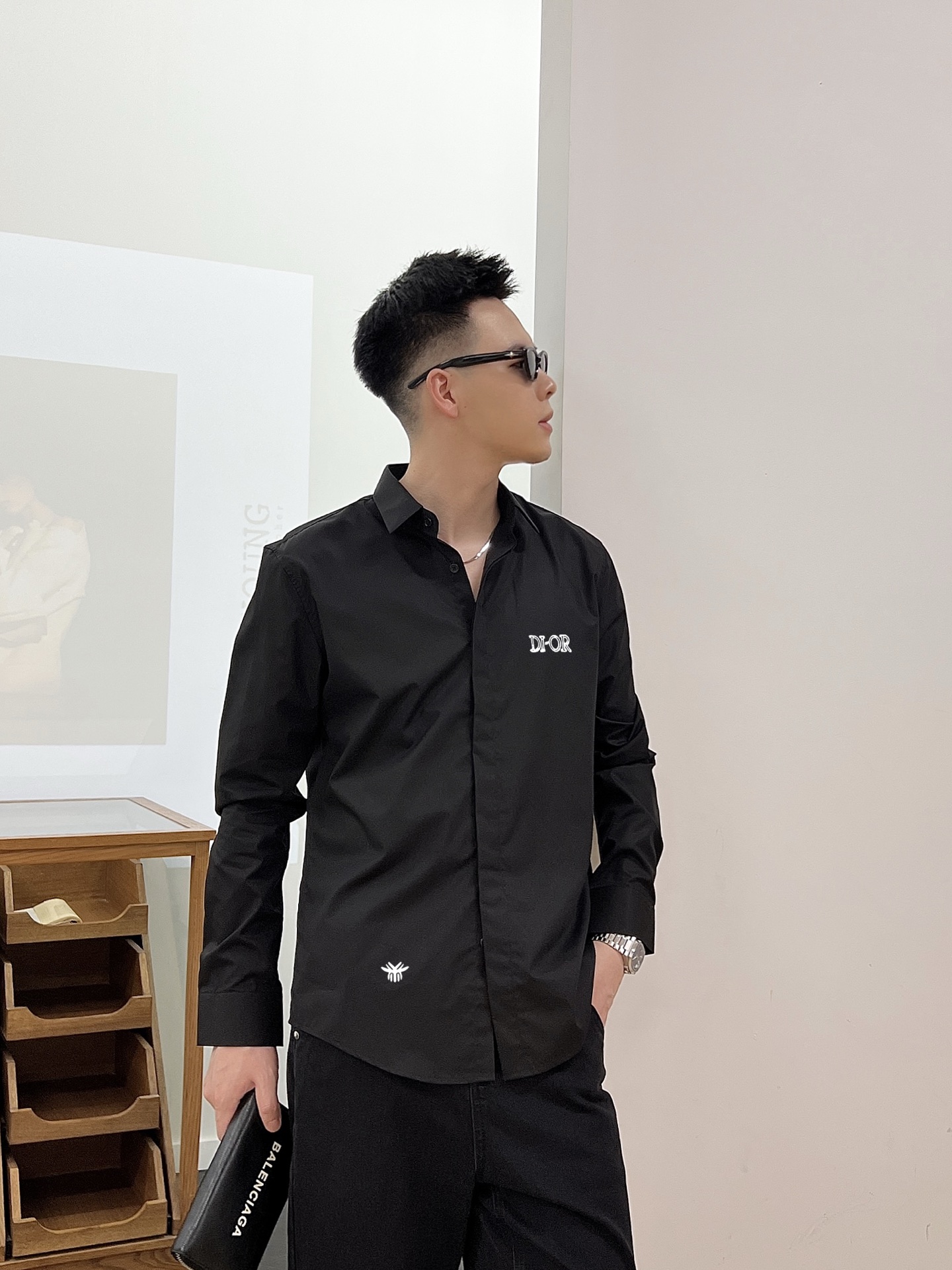 ￼ ￼ ￼ ￼ 迪奥 专柜最新款男士必备款长袖衬衫，100%天然棉，舒服透气，原单狠货，原版面料，柔软舒