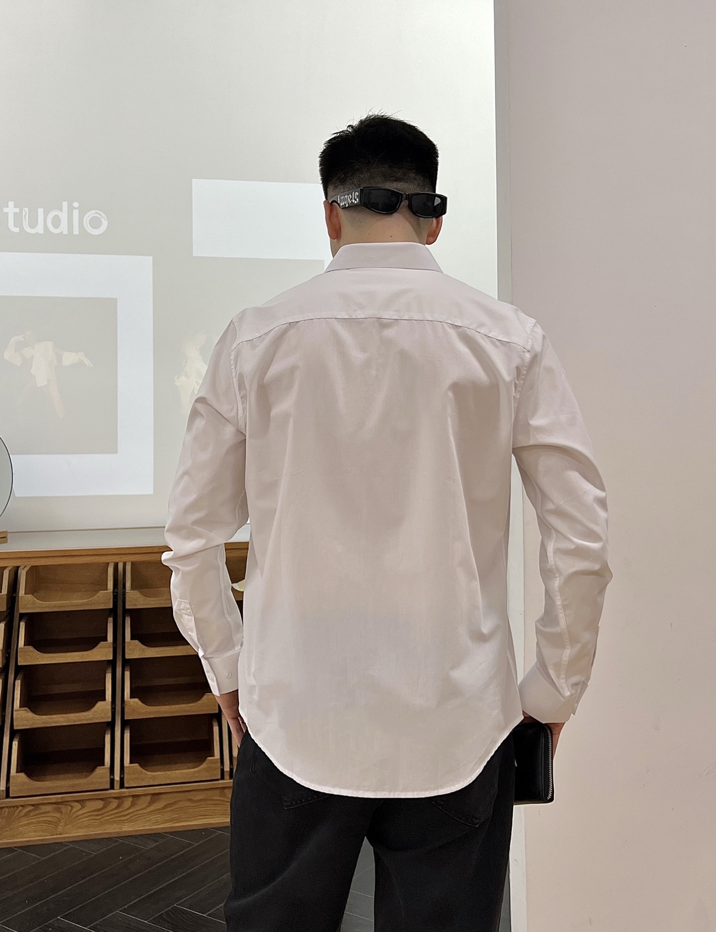 ￼ ￼ ￼ ￼ 迪奥 专柜最新款男士必备款长袖衬衫，100%天然棉，舒服透气，原单狠货，原版面料，柔软舒