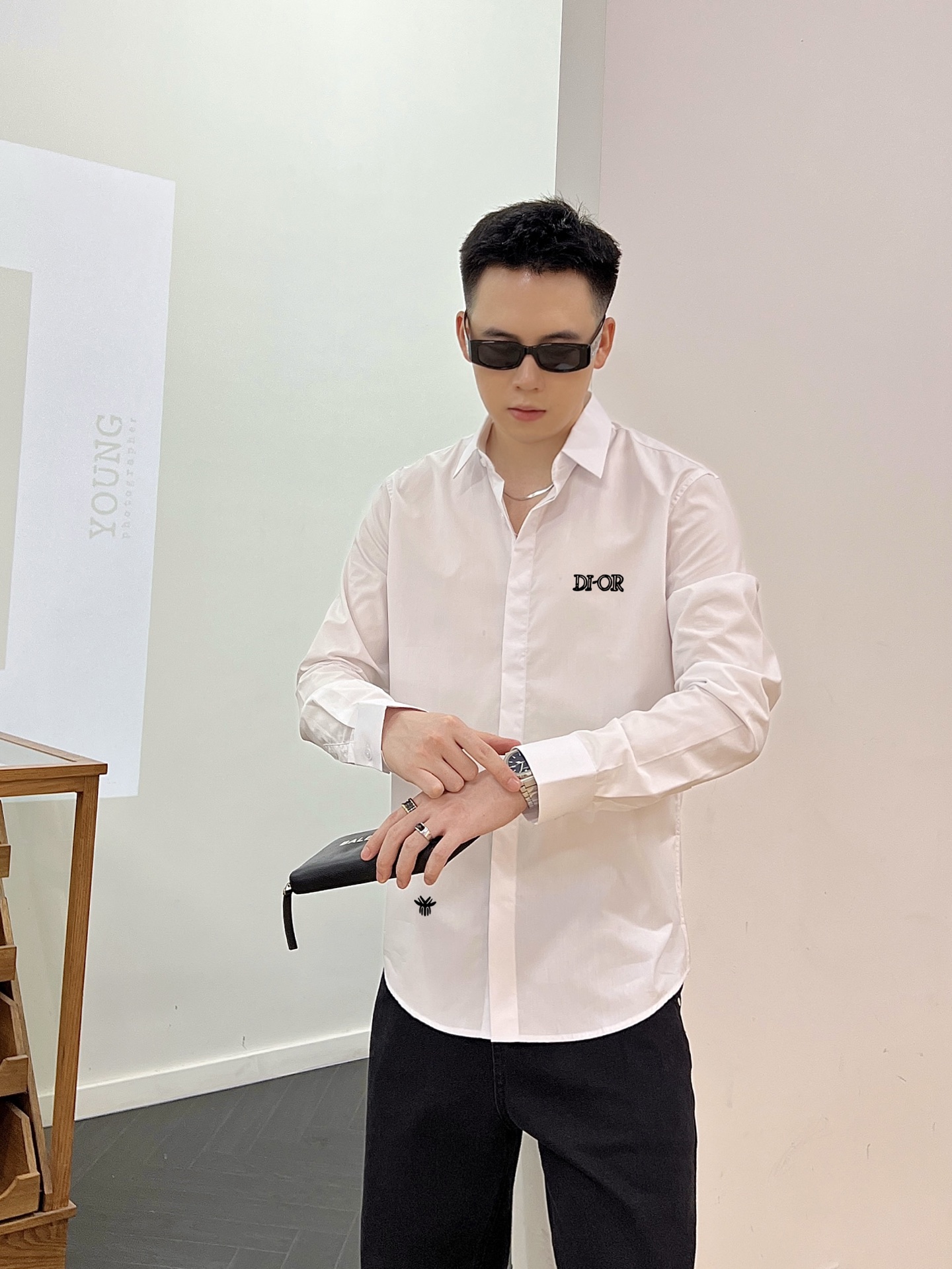 ￼ ￼ ￼ ￼ 迪奥 专柜最新款男士必备款长袖衬衫，100%天然棉，舒服透气，原单狠货，原版面料，柔软舒