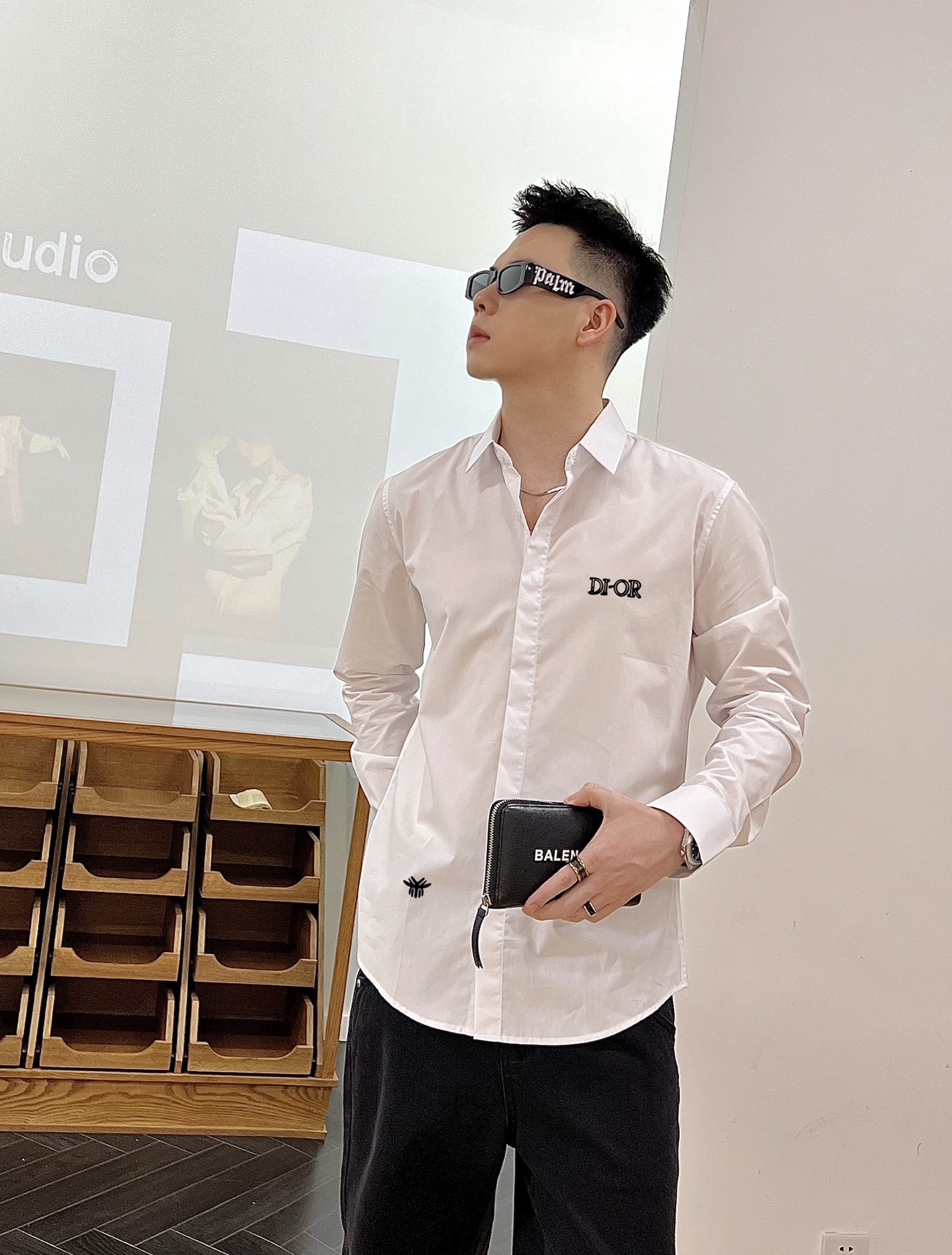 ￼ ￼ ￼ ￼ 迪奥 专柜最新款男士必备款长袖衬衫，100%天然棉，舒服透气，原单狠货，原版面料，柔软舒