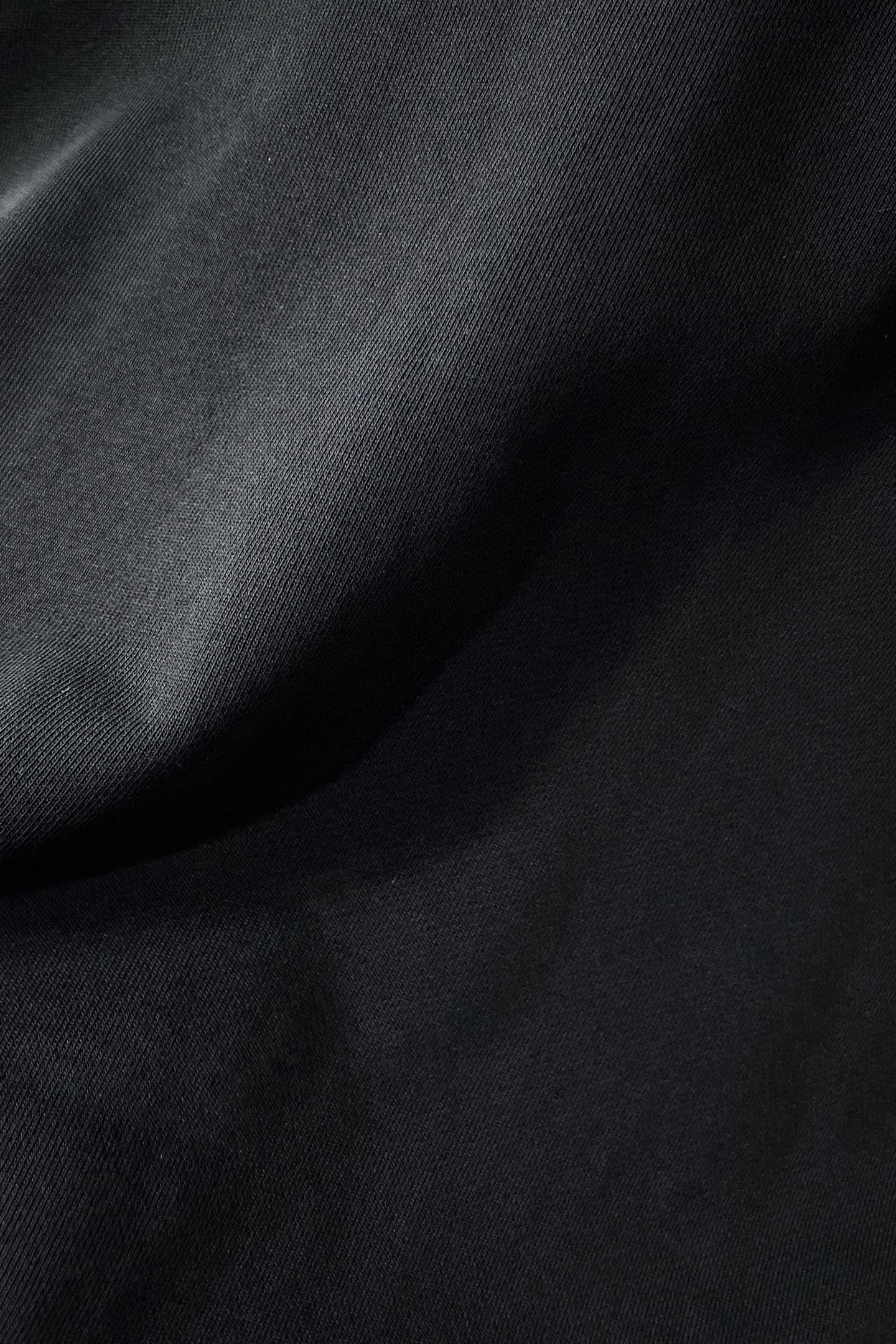 ￼ ￼ 汤姆布朗 官网 新款字母印花双层重工字母图案不管是T桖还是卫衣都是每年的爆款单品 前幅大面积印花