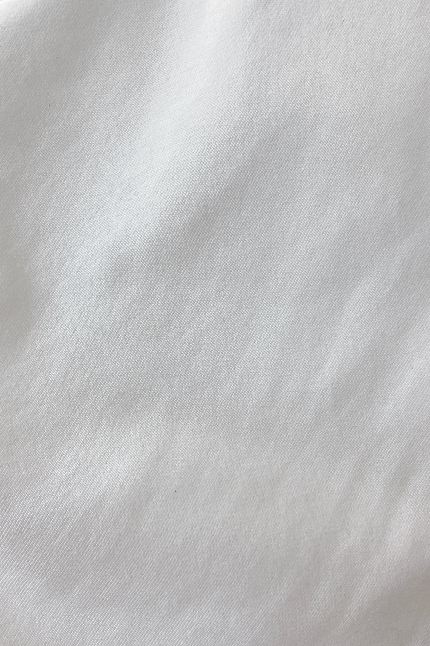 ￼ ￼ ￼ 始祖鸟 官网 新款字母印花双层重工字母图案不管是T桖还是卫衣都是每年的爆款单品 前幅大面积印