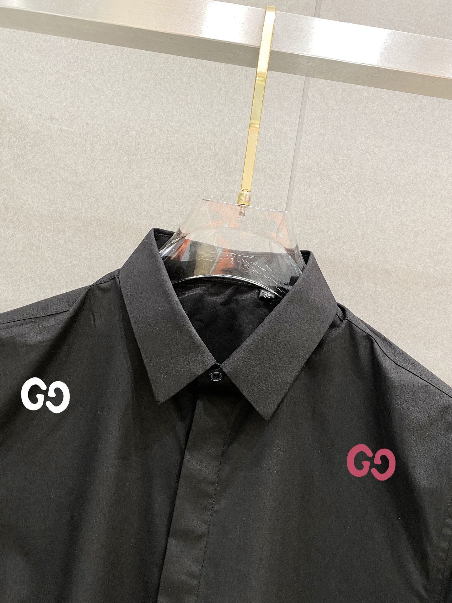 ￼ ￼ ￼ ￼ 古驰 专柜最新款男士必备款长袖衬衫，100%天然棉，舒服透气，原单狠货，原版面料，柔软舒