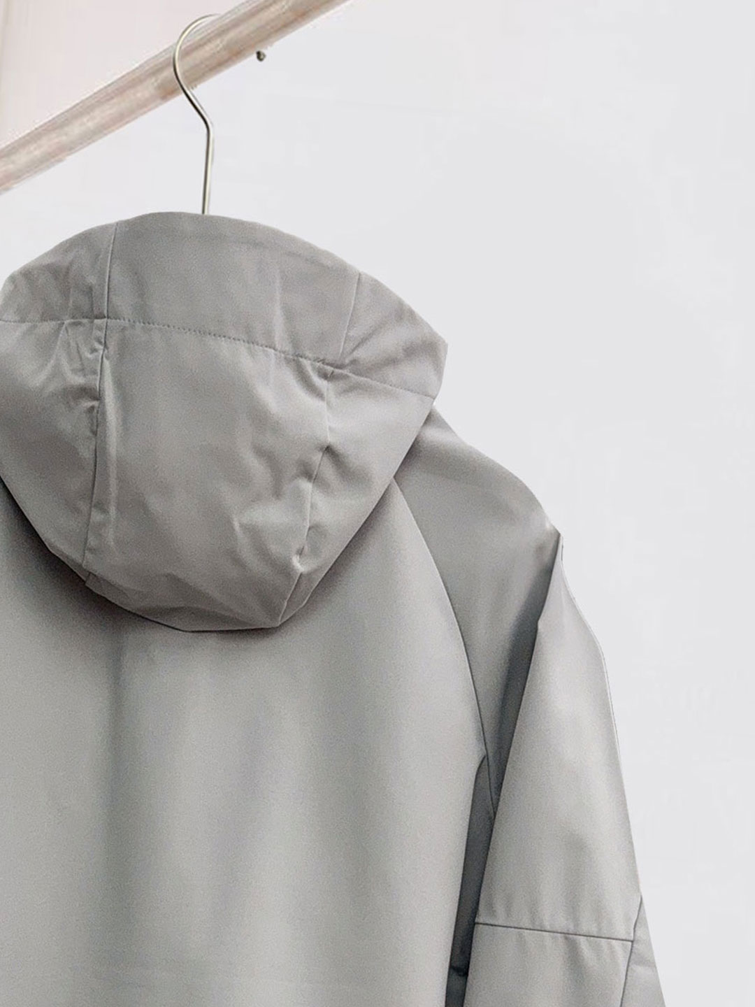 始祖鸟。2025最新款秋冬男士新品 ！连帽更是秋冬衣橱里必不可少的一件！胸口LOGO 视觉更立体有型，经