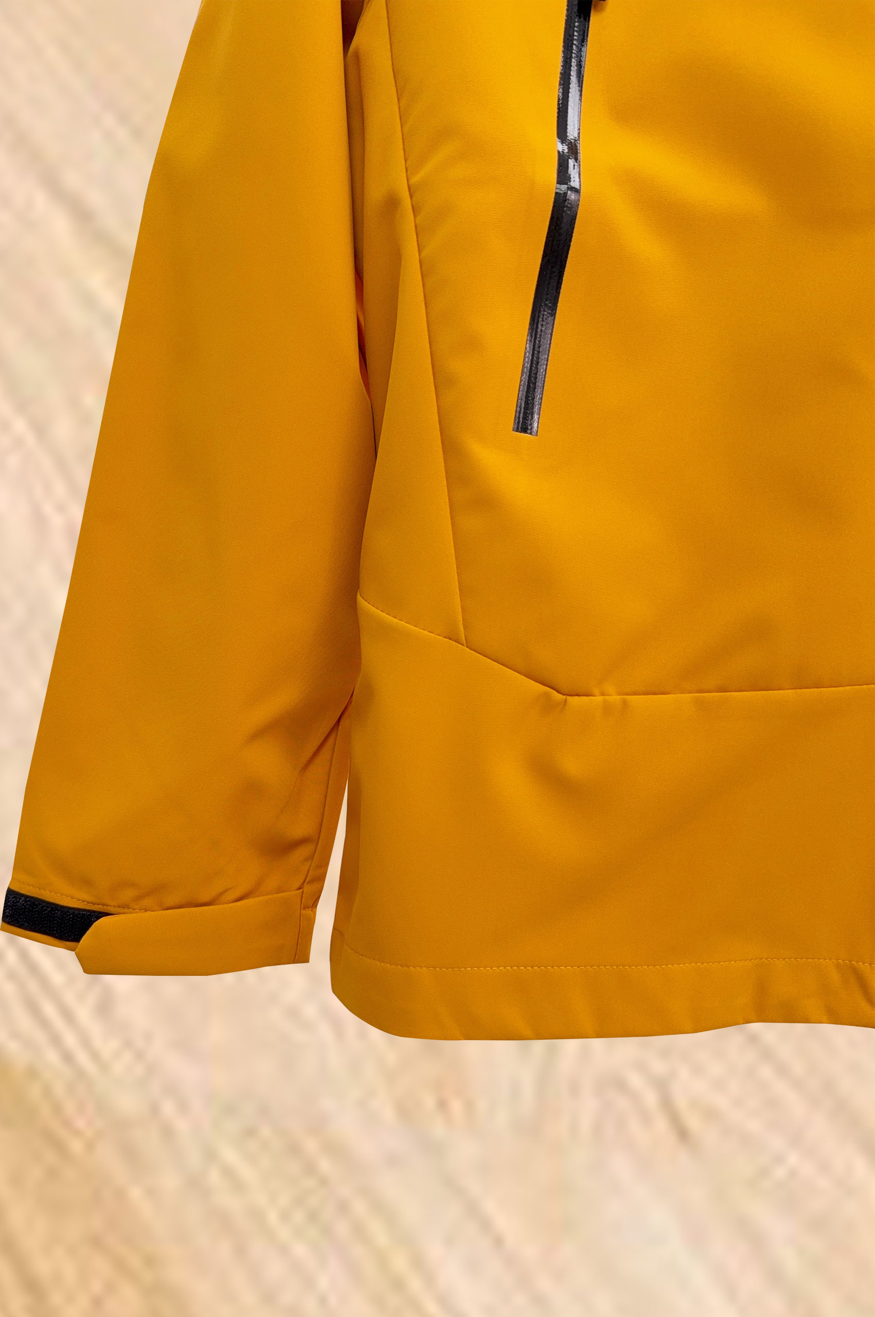 始祖鸟。2025最新款秋冬男士新品 ！连帽更是秋冬衣橱里必不可少的一件！胸口LOGO 视觉更立体有型，经