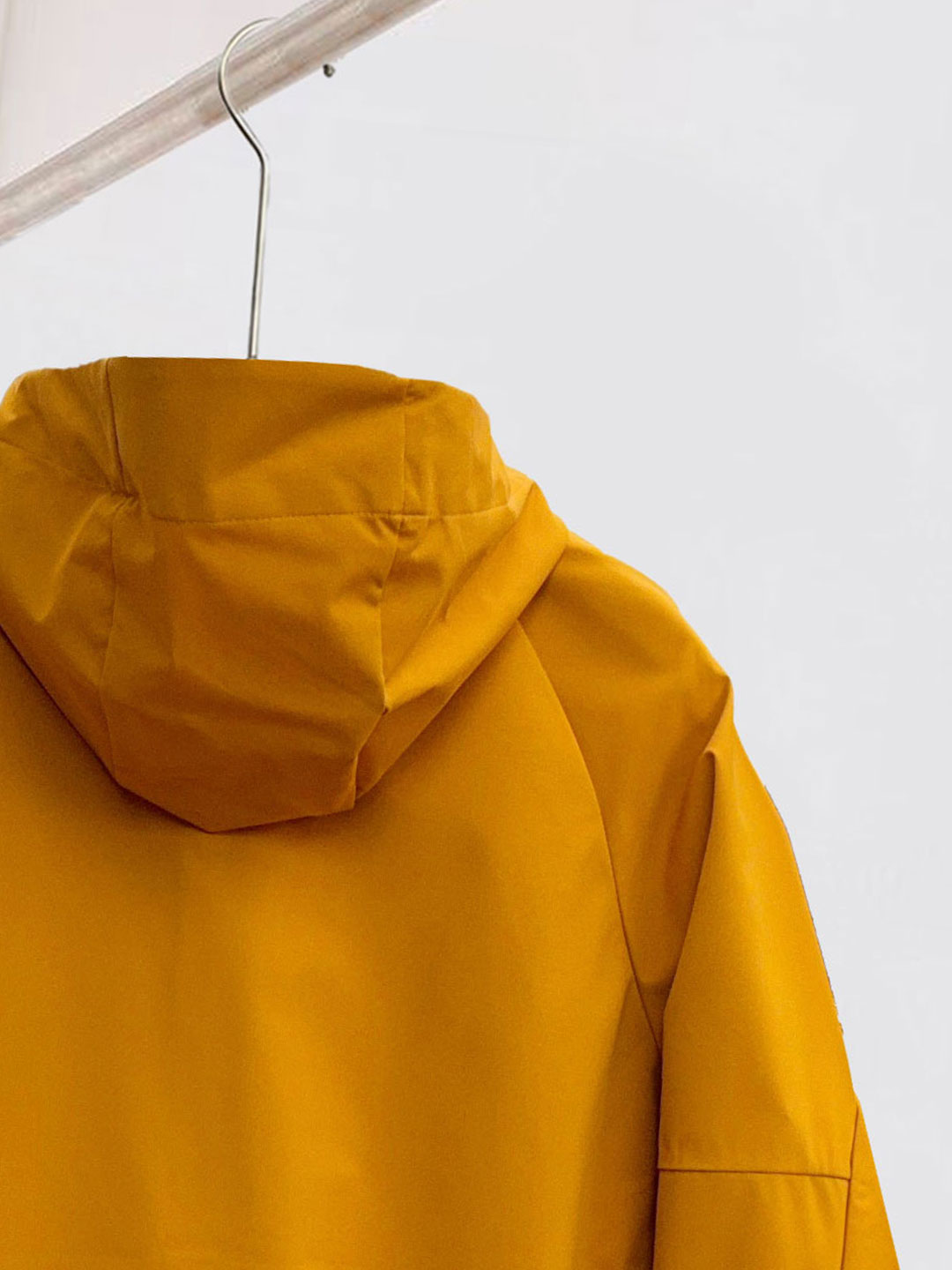 始祖鸟。2025最新款秋冬男士新品 ！连帽更是秋冬衣橱里必不可少的一件！胸口LOGO 视觉更立体有型，经