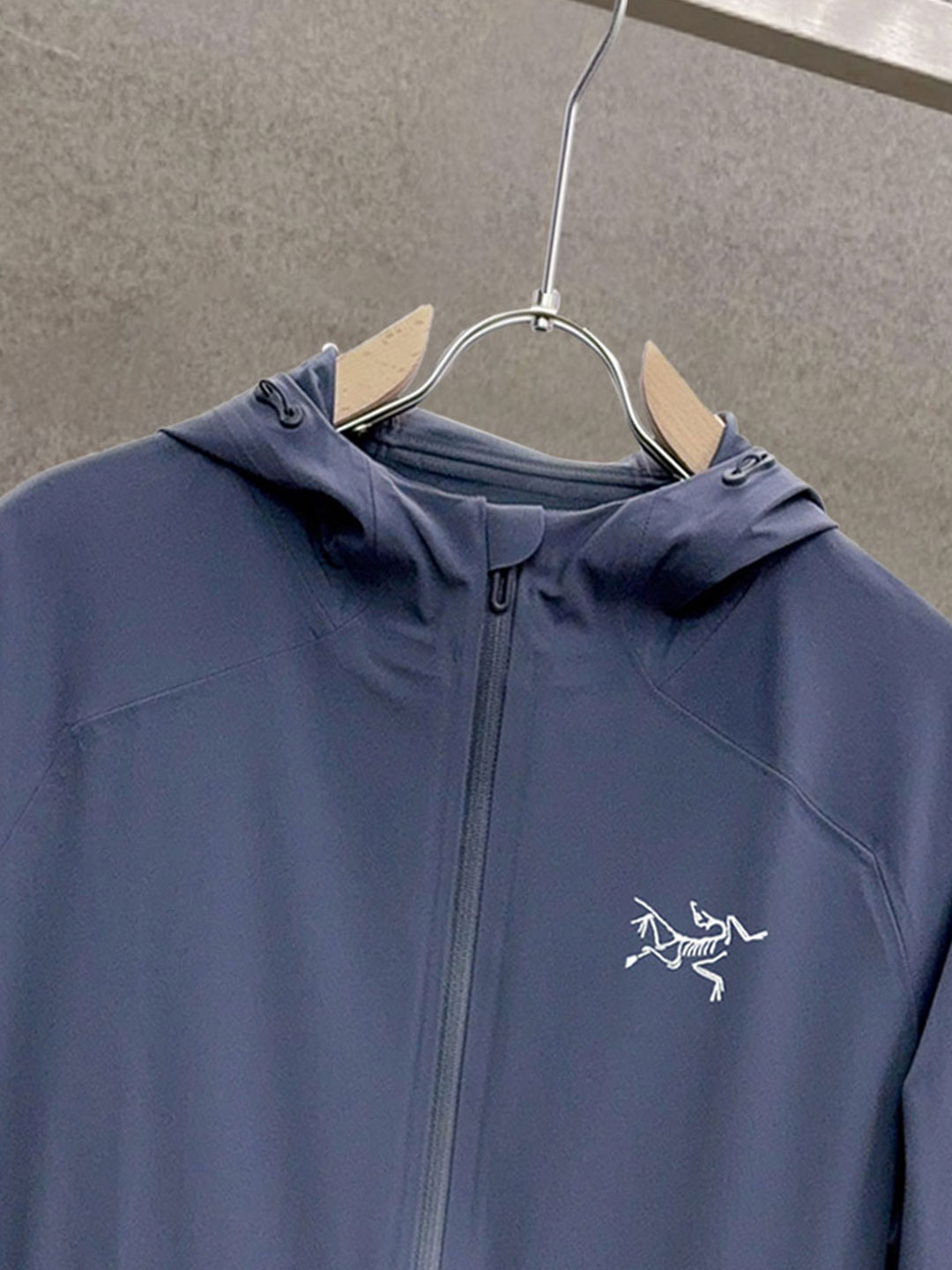 ￼ 始祖鸟 2025最新5A级抑菌仿生、航 纳米、新型纺丝几大 术复合生产的新型多填充物：气凝胶棉特点：