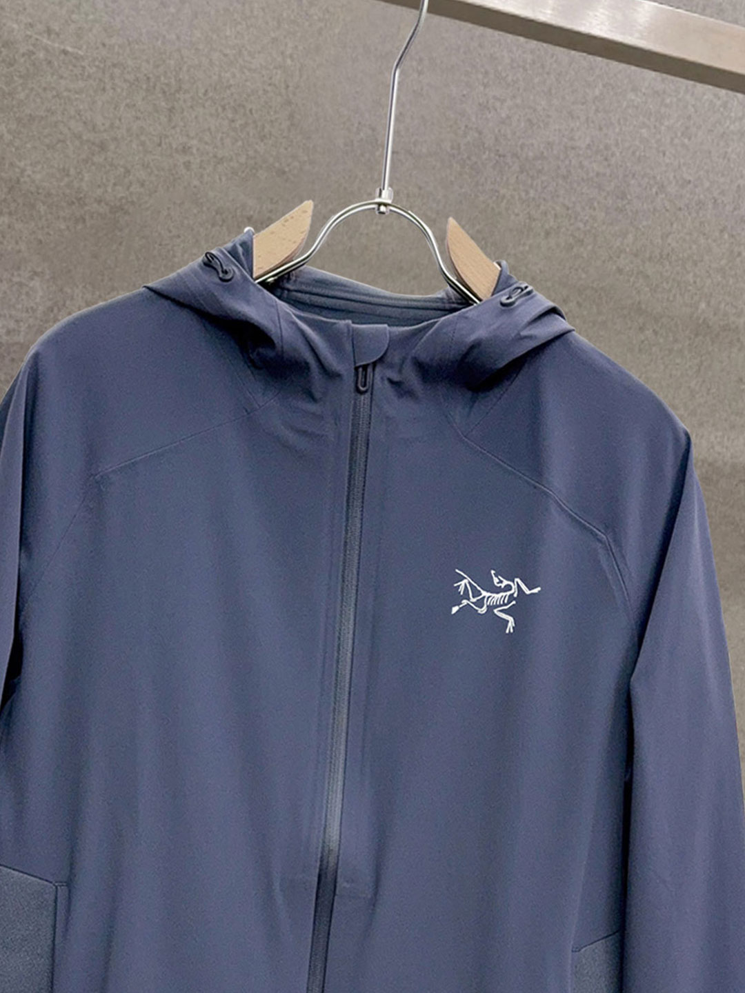 ￼ 始祖鸟 2025最新5A级抑菌仿生、航 纳米、新型纺丝几大 术复合生产的新型多填充物：气凝胶棉特点：