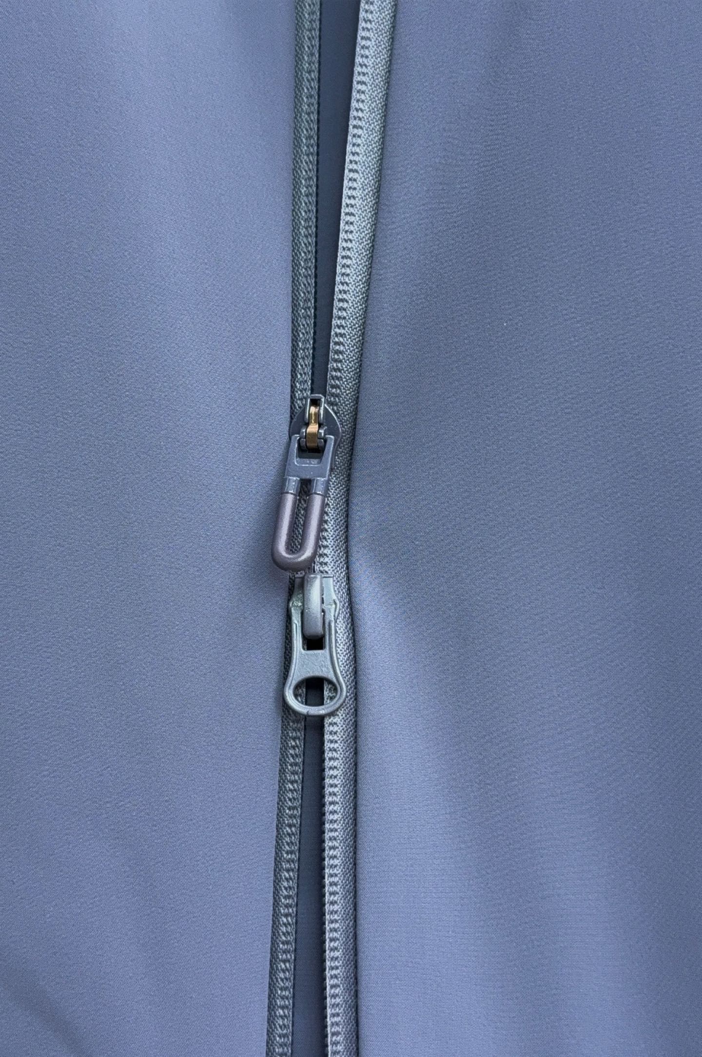 ￼ 始祖鸟 2025最新5A级抑菌仿生、航 纳米、新型纺丝几大 术复合生产的新型多填充物：气凝胶棉特点：