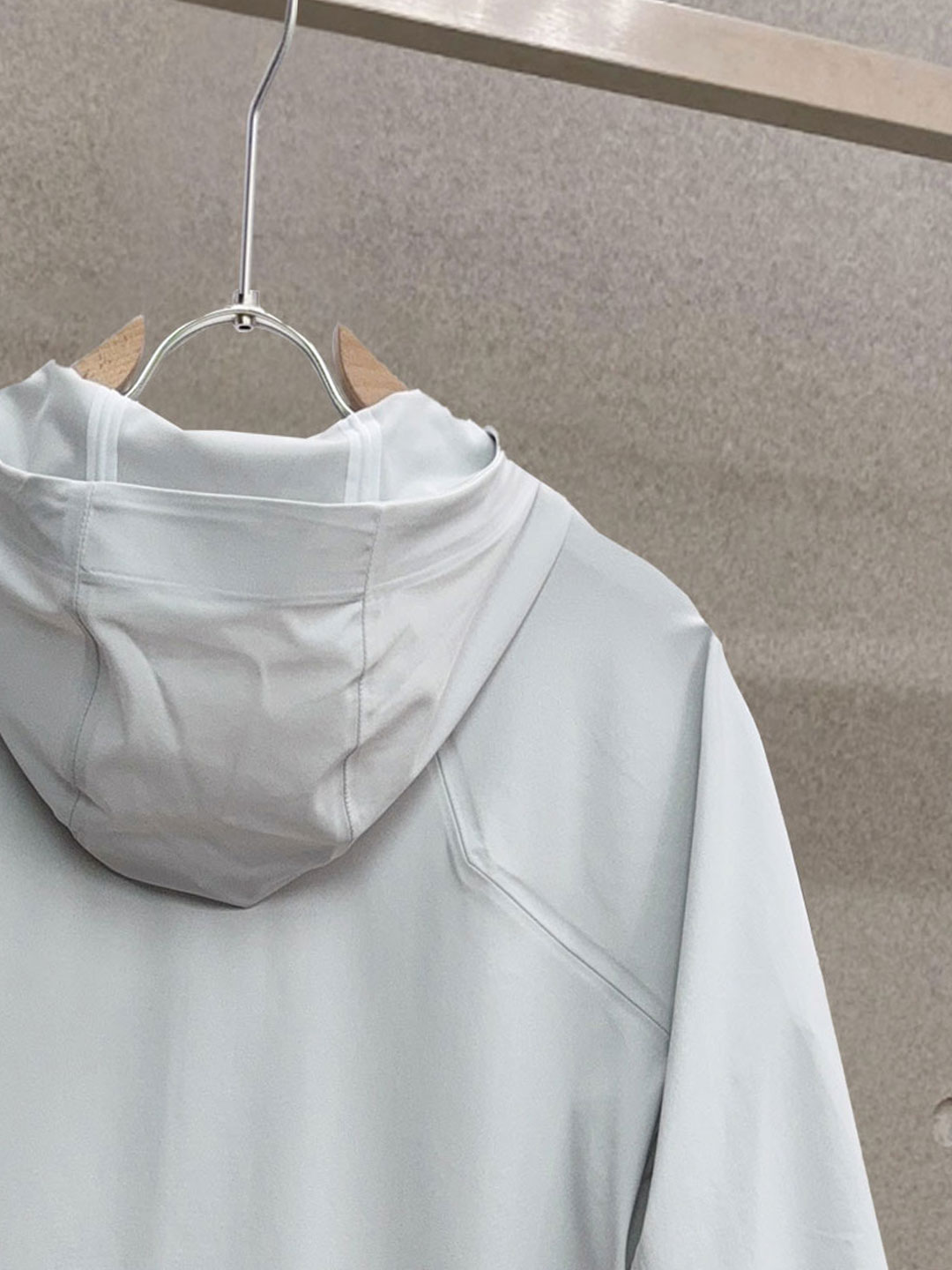 ￼ 始祖鸟 2025最新5A级抑菌仿生、航 纳米、新型纺丝几大 术复合生产的新型多填充物：气凝胶棉特点：