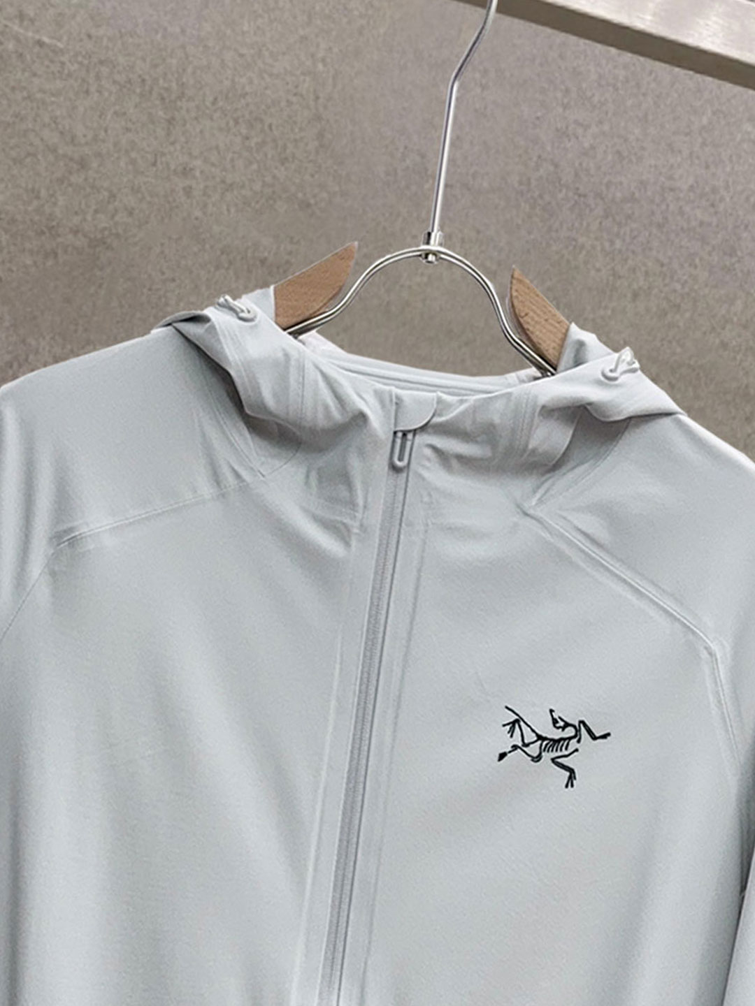 ￼ 始祖鸟 2025最新5A级抑菌仿生、航 纳米、新型纺丝几大 术复合生产的新型多填充物：气凝胶棉特点：