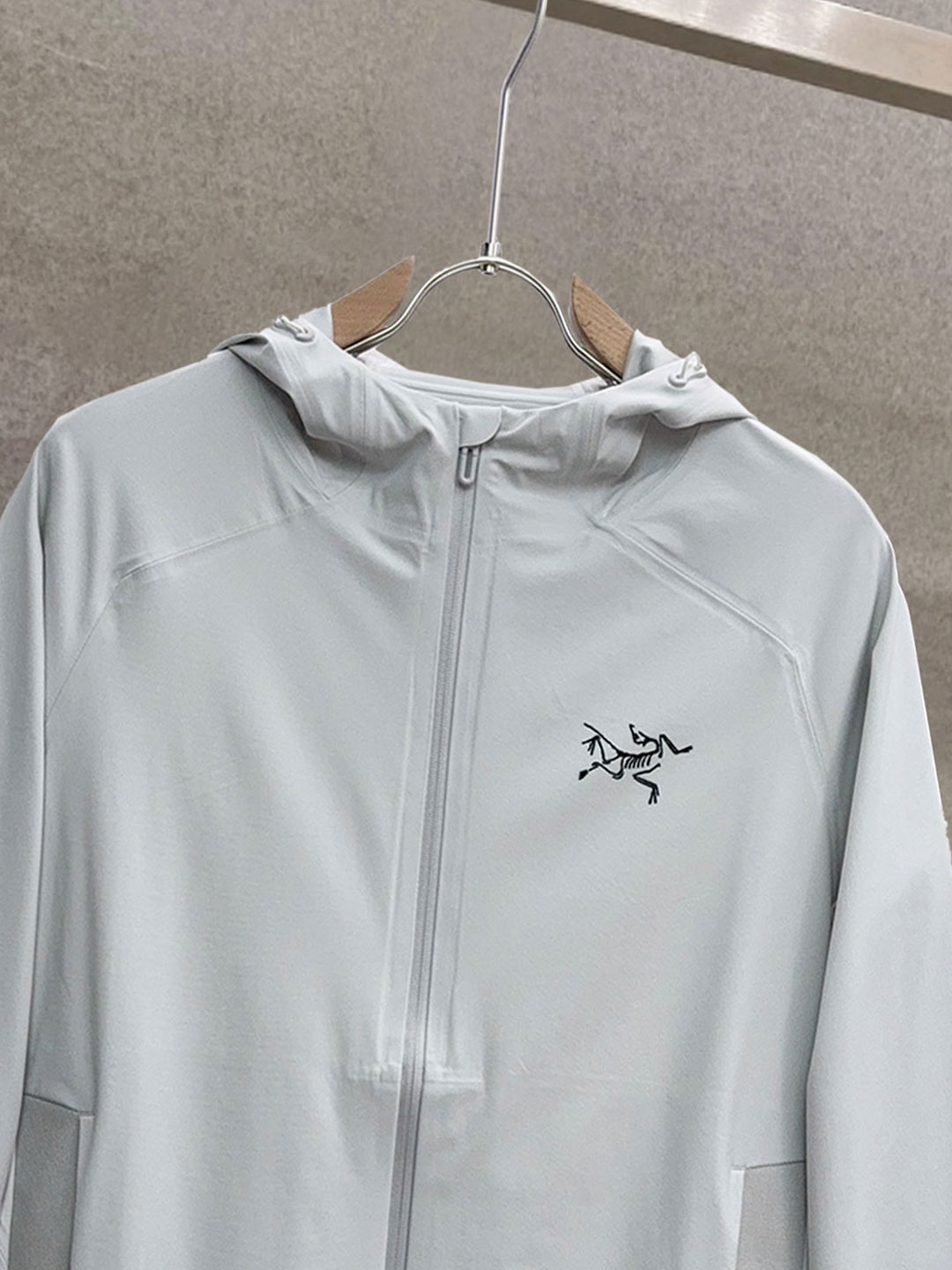 ￼ 始祖鸟 2025最新5A级抑菌仿生、航 纳米、新型纺丝几大 术复合生产的新型多填充物：气凝胶棉特点：