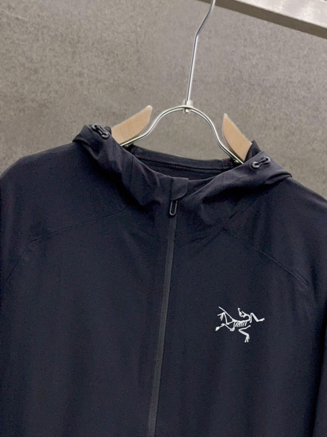 ￼ 始祖鸟 2025最新5A级抑菌仿生、航 纳米、新型纺丝几大 术复合生产的新型多填充物：气凝胶棉特点：