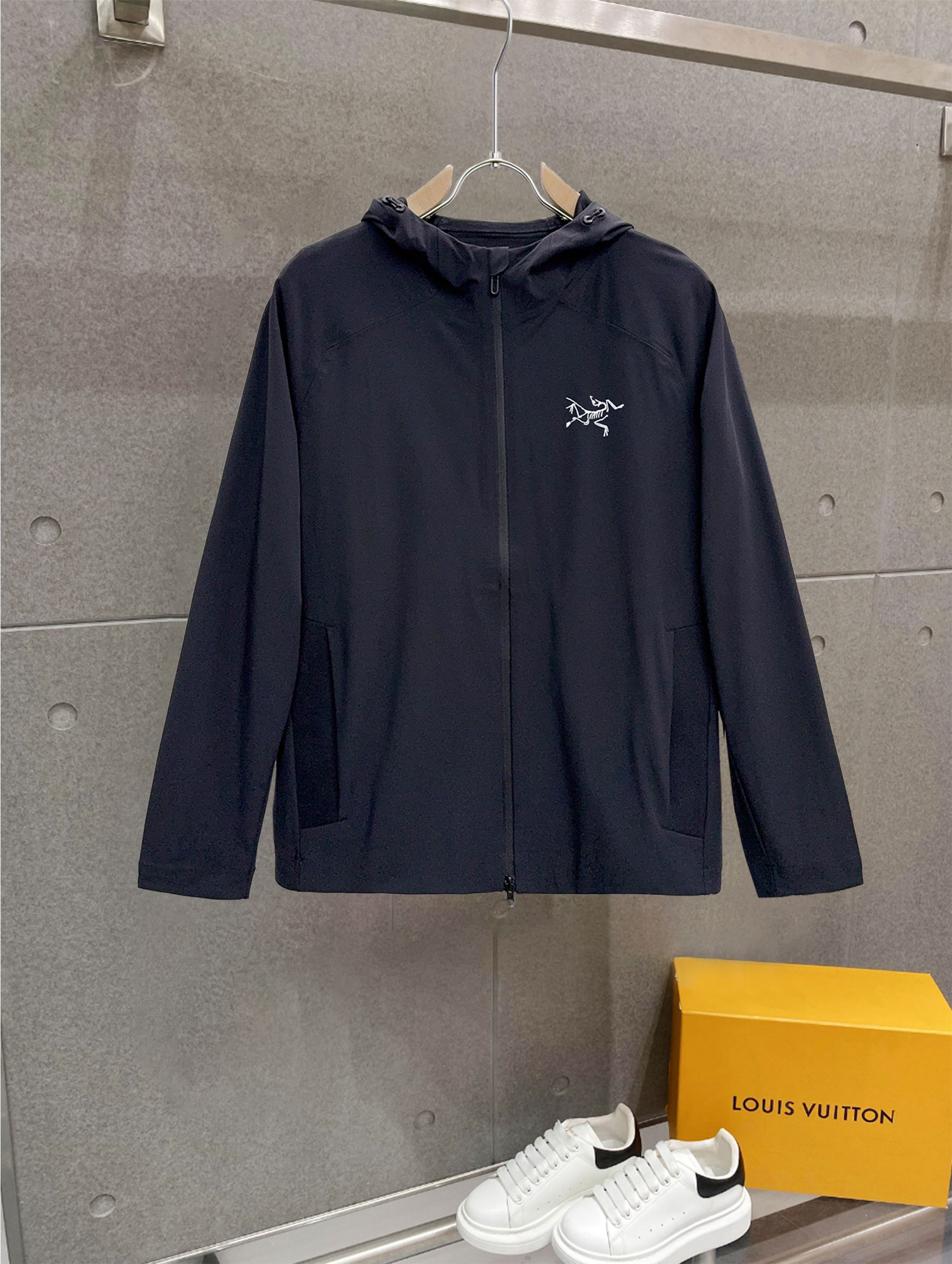 ￼ 始祖鸟 2025最新5A级抑菌仿生、航 纳米、新型纺丝几大 术复合生产的新型多填充物：气凝胶棉特点：