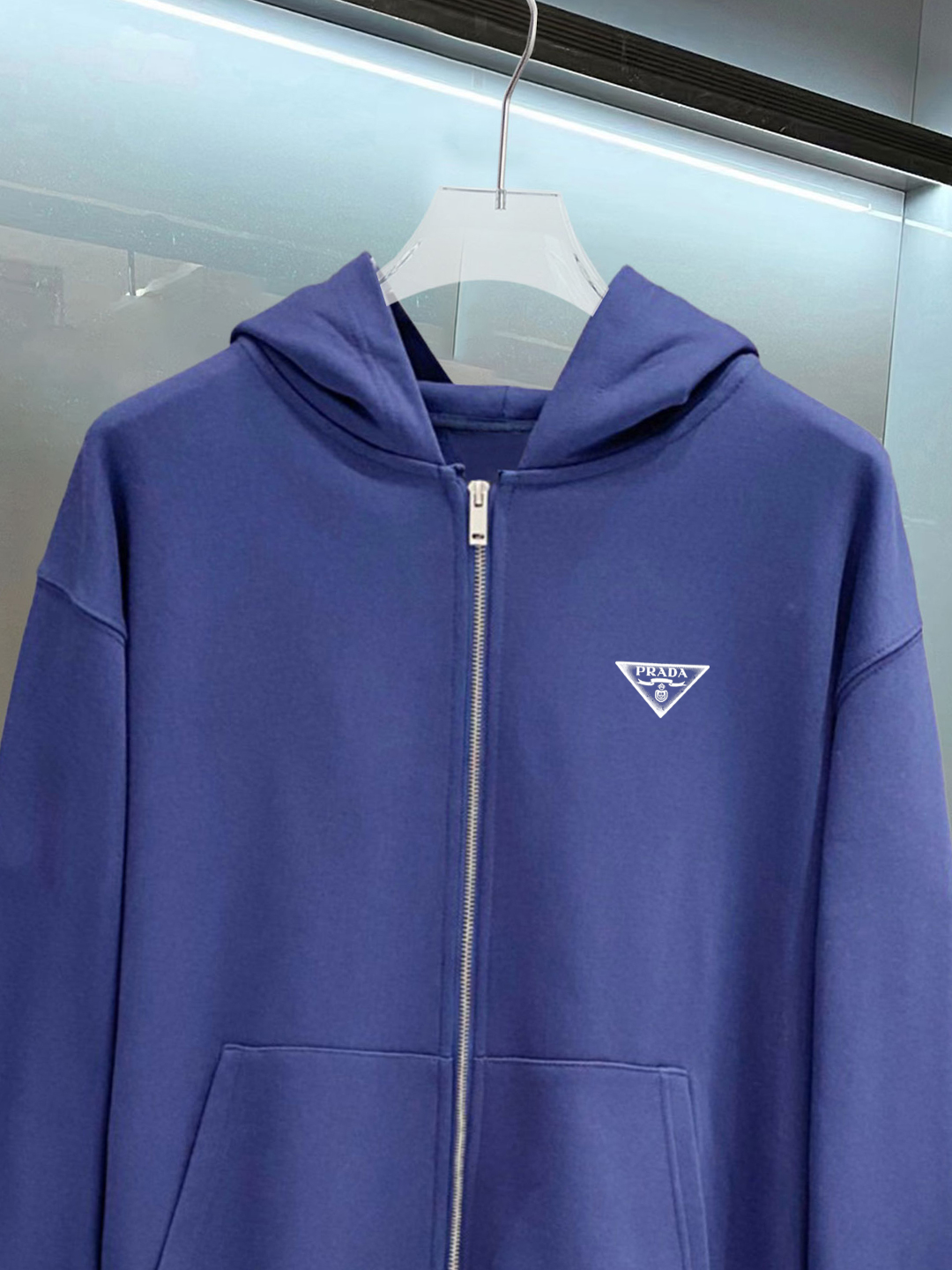 普拉达 官网同步发行 胸前印花品牌logo 功能性 机能运动 男女同款新款运动技能连帽卫衣，400克洗水