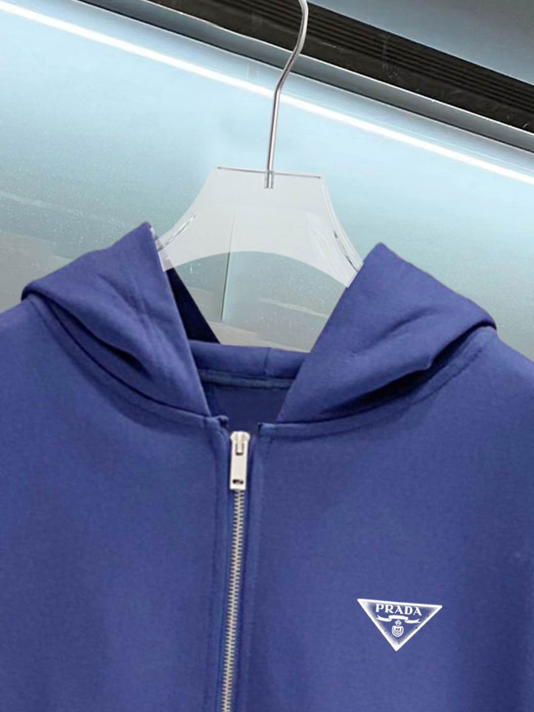 普拉达 官网同步发行 胸前印花品牌logo 功能性 机能运动 男女同款新款运动技能连帽卫衣，400克洗水