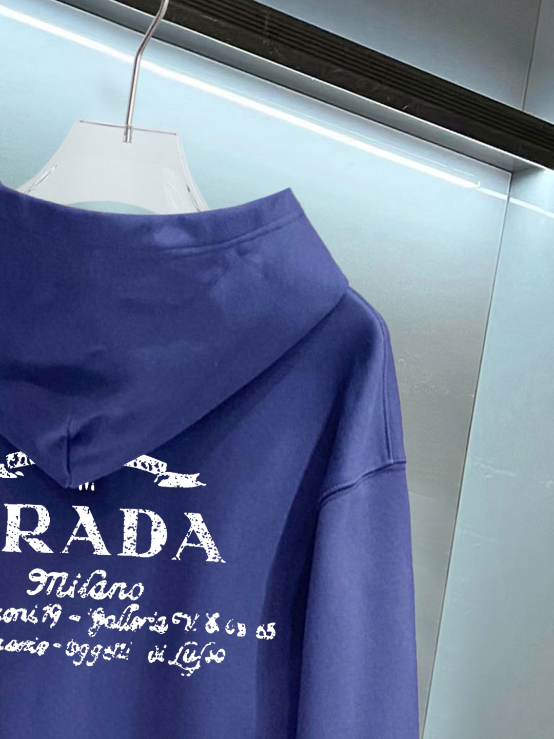 普拉达 官网同步发行 胸前印花品牌logo 功能性 机能运动 男女同款新款运动技能连帽卫衣，400克洗水