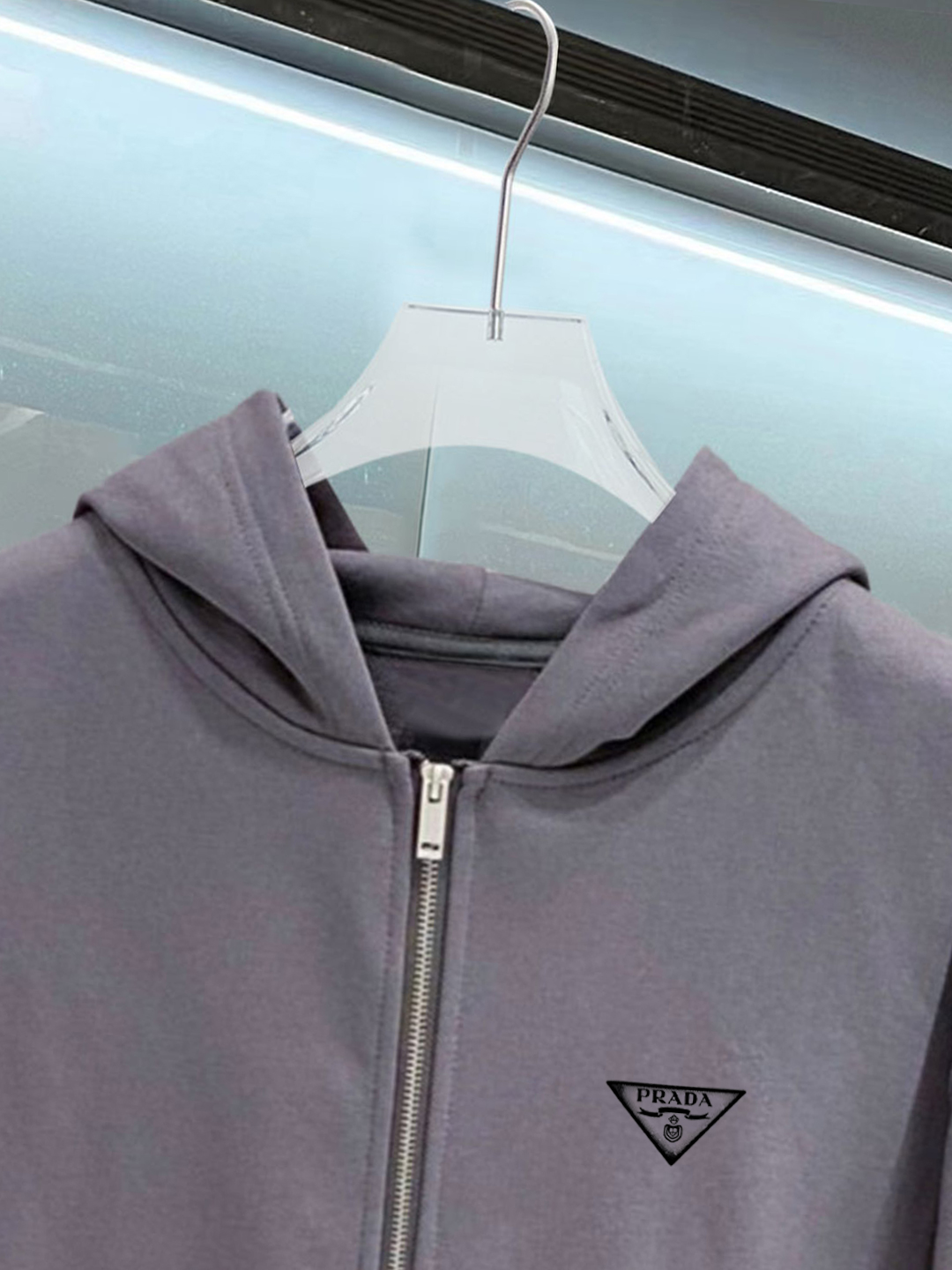 普拉达 官网同步发行 胸前印花品牌logo 功能性 机能运动 男女同款新款运动技能连帽卫衣，400克洗水