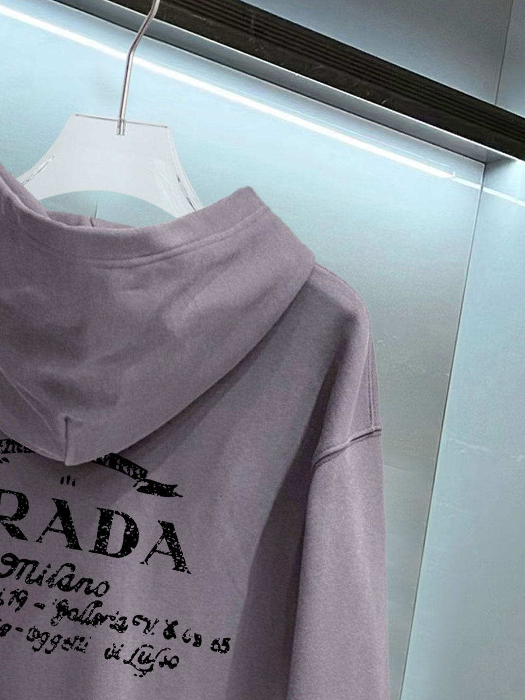 普拉达 官网同步发行 胸前印花品牌logo 功能性 机能运动 男女同款新款运动技能连帽卫衣，400克洗水