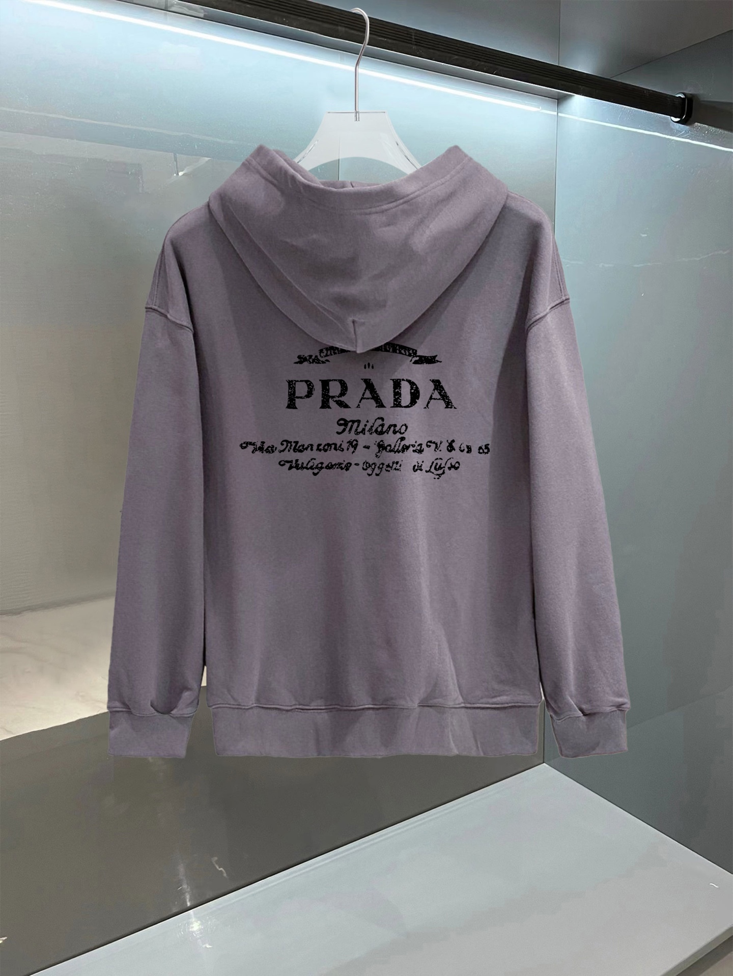 普拉达 官网同步发行 胸前印花品牌logo 功能性 机能运动 男女同款新款运动技能连帽卫衣，400克洗水