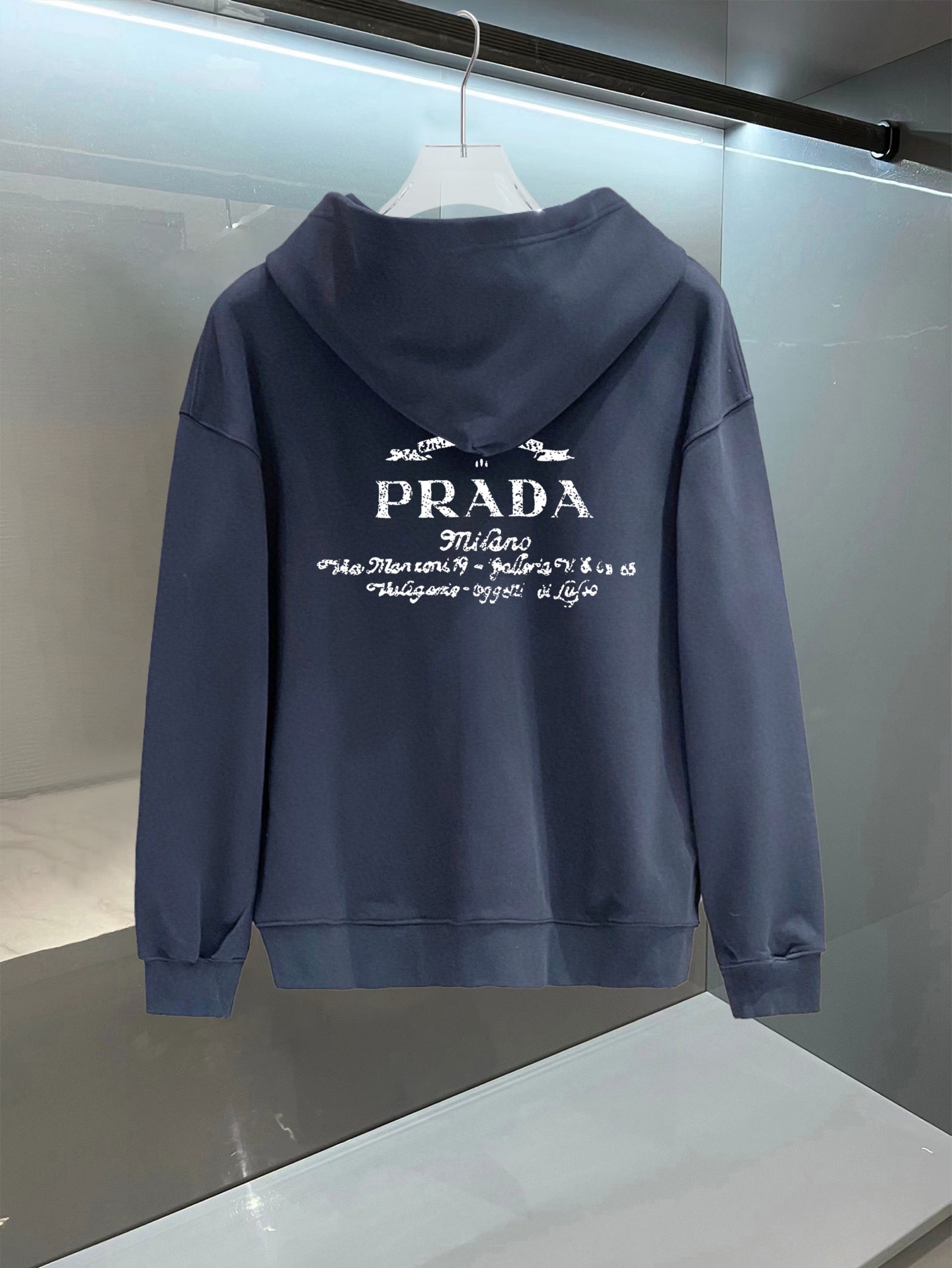 普拉达 官网同步发行 胸前印花品牌logo 功能性 机能运动 男女同款新款运动技能连帽卫衣，400克洗水