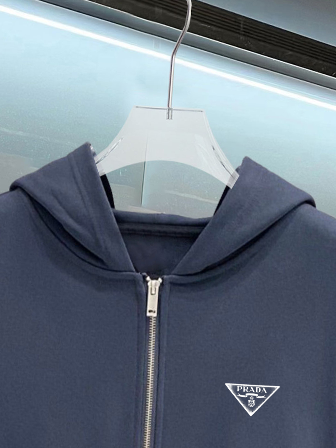 普拉达 官网同步发行 胸前印花品牌logo 功能性 机能运动 男女同款新款运动技能连帽卫衣，400克洗水